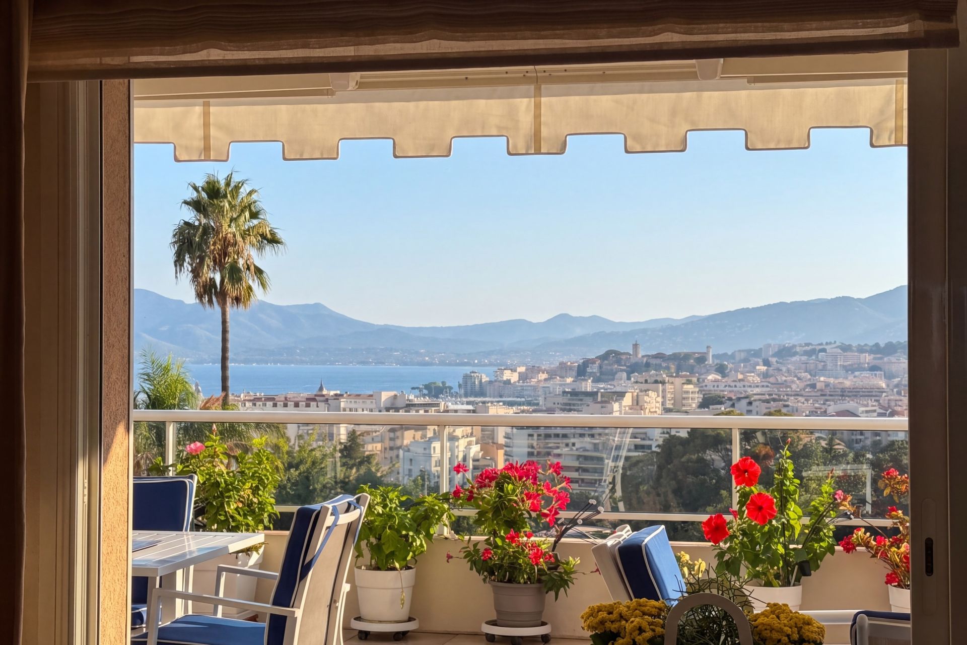 apartment 4 Rooms for sale on CANNES (06400)