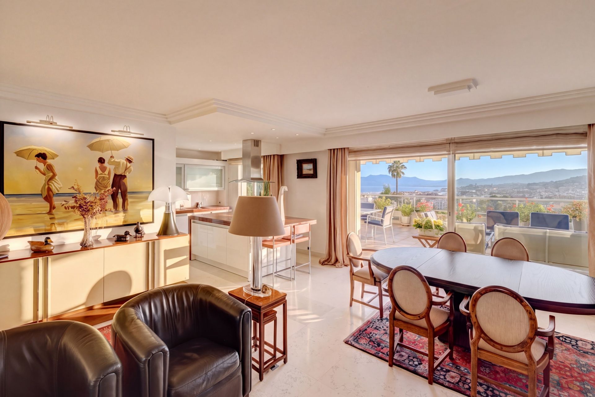 apartment 4 Rooms for sale on CANNES (06400)