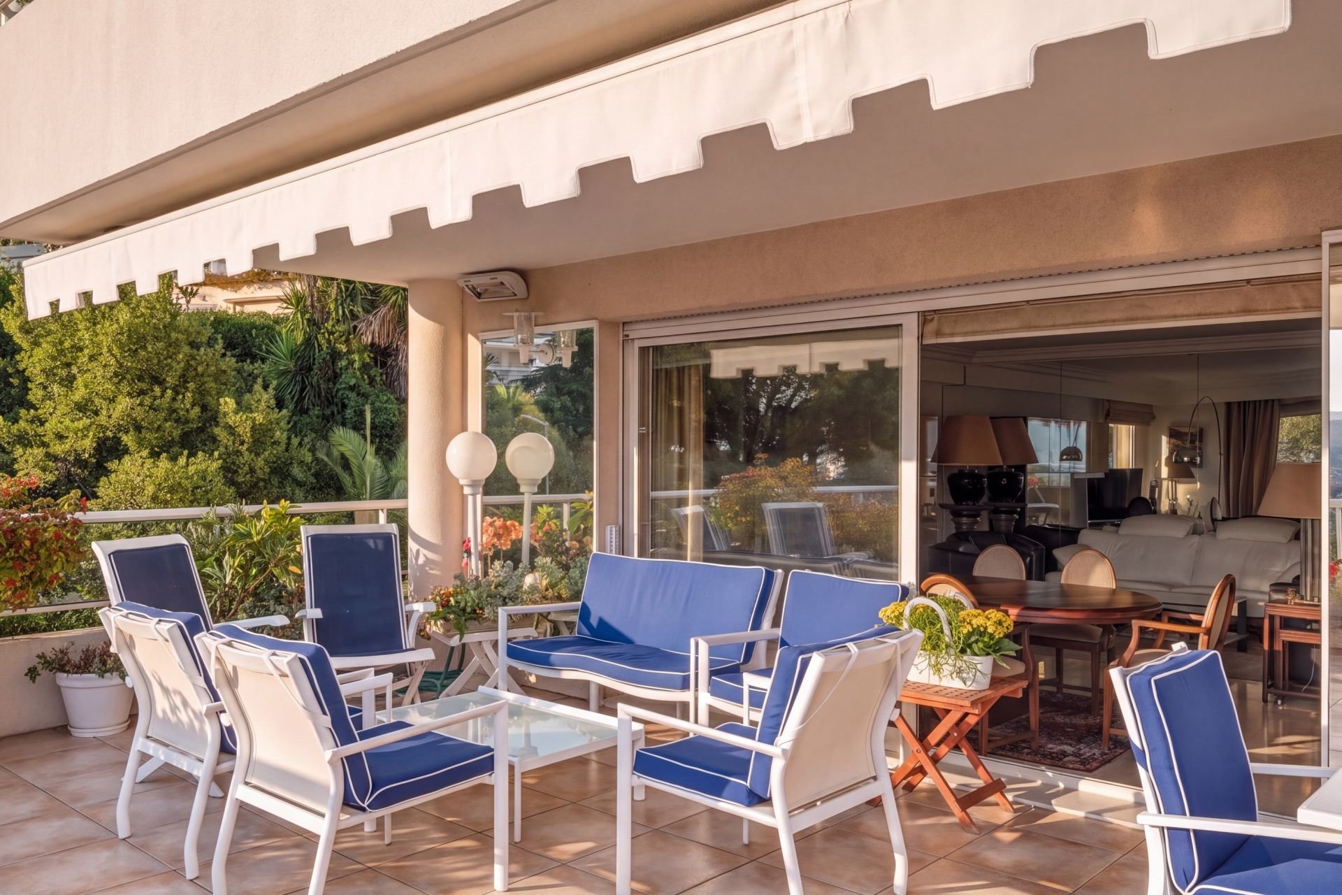 apartment 4 Rooms for sale on CANNES (06400)