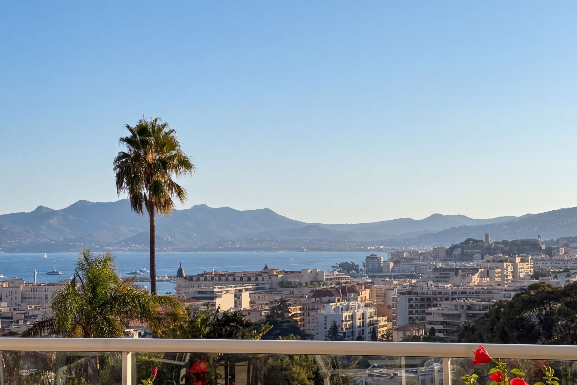 apartment 4 Rooms for sale on CANNES (06400)