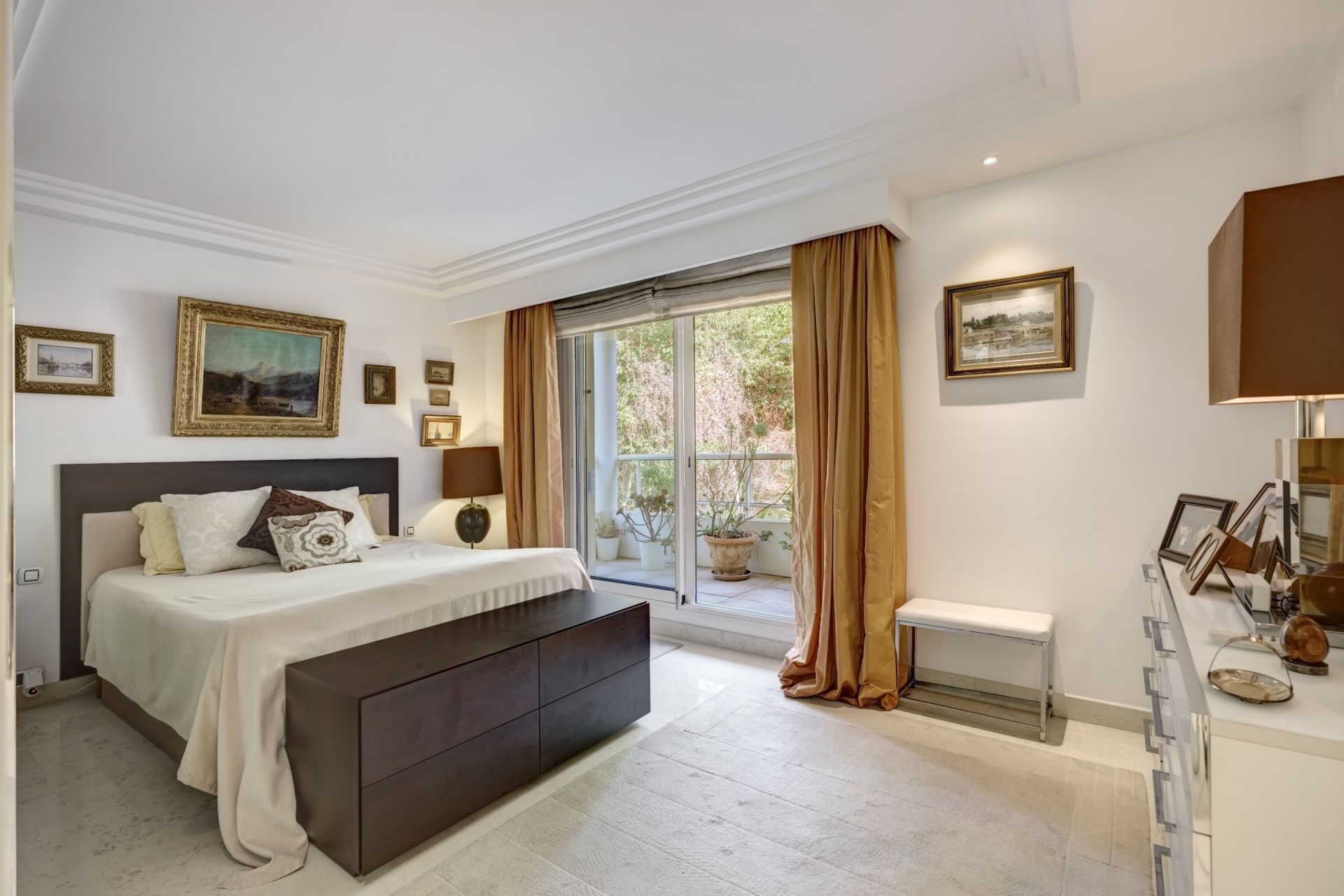 apartment 4 Rooms for sale on CANNES (06400)