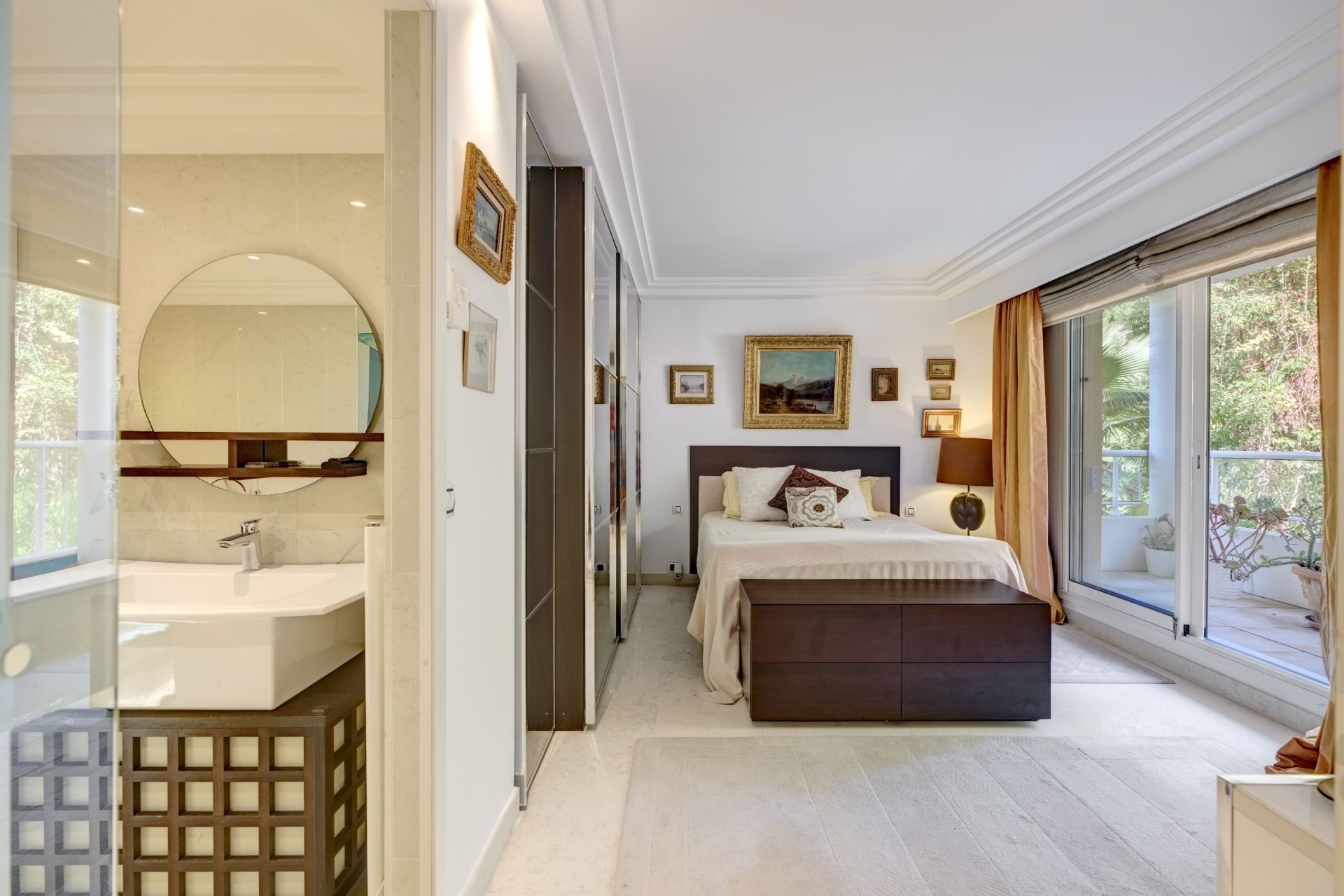 apartment 4 Rooms for sale on CANNES (06400)