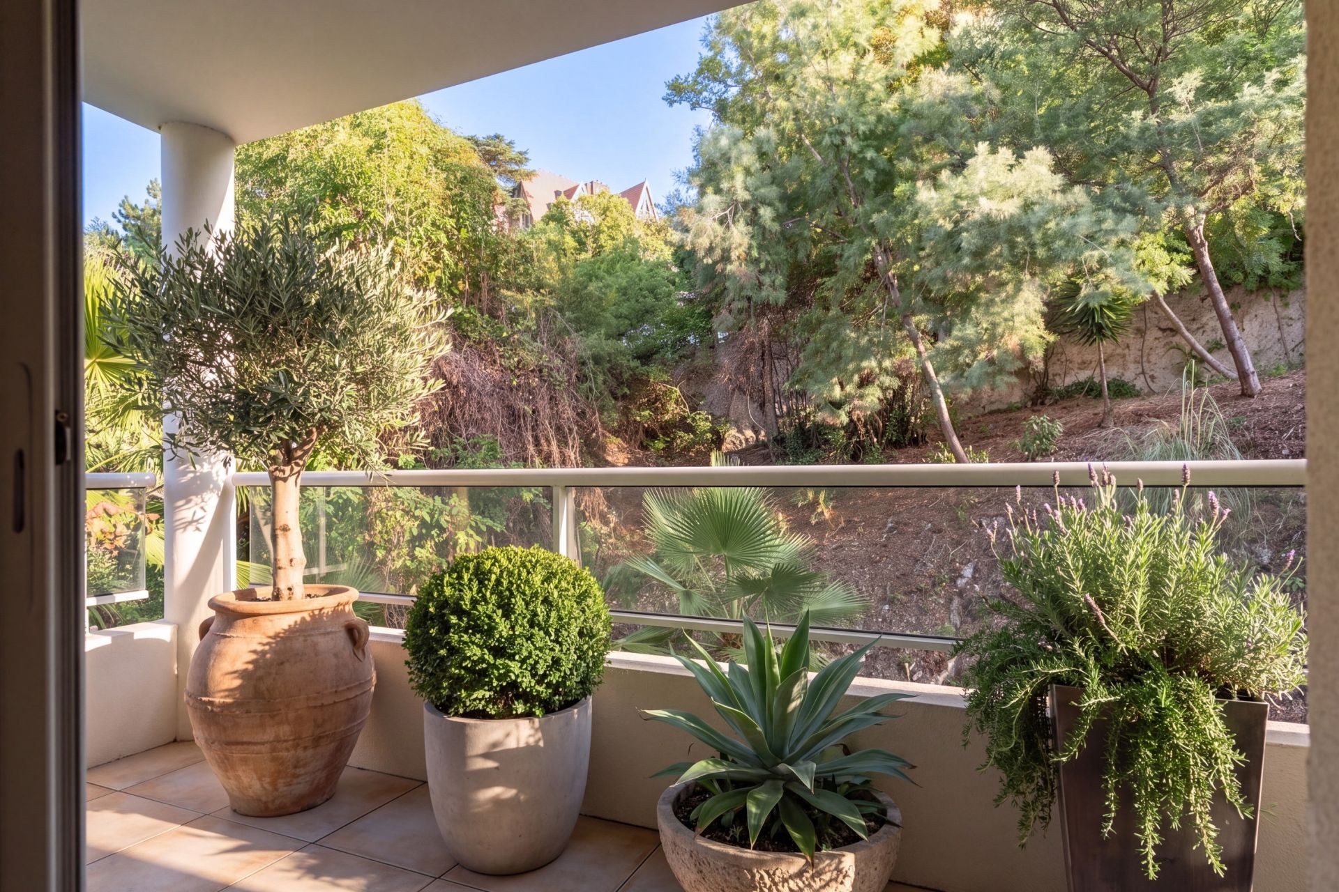 apartment 4 Rooms for sale on CANNES (06400)