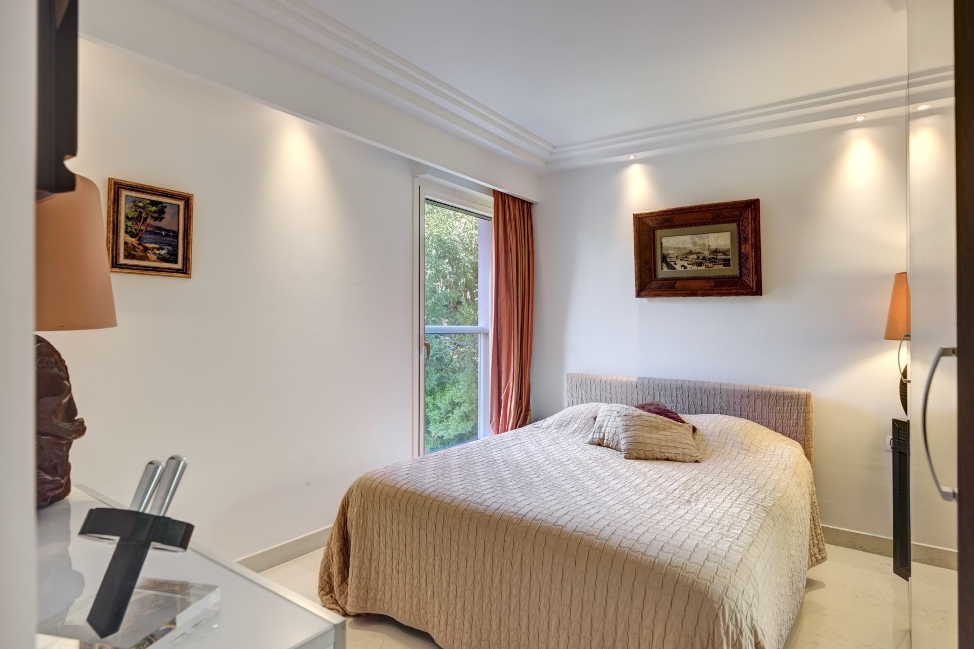 apartment 4 Rooms for sale on CANNES (06400)