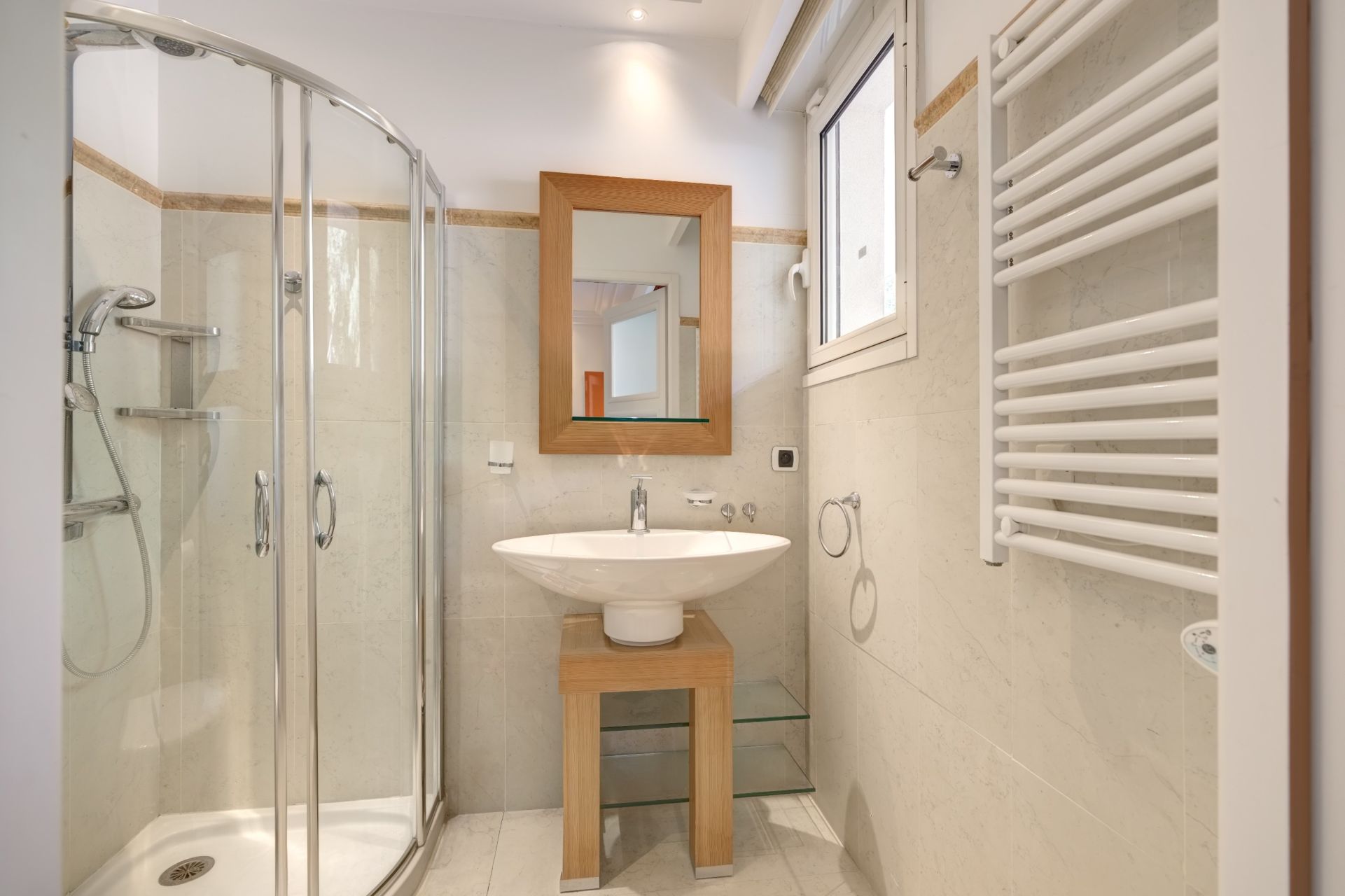 apartment 4 Rooms for sale on CANNES (06400)