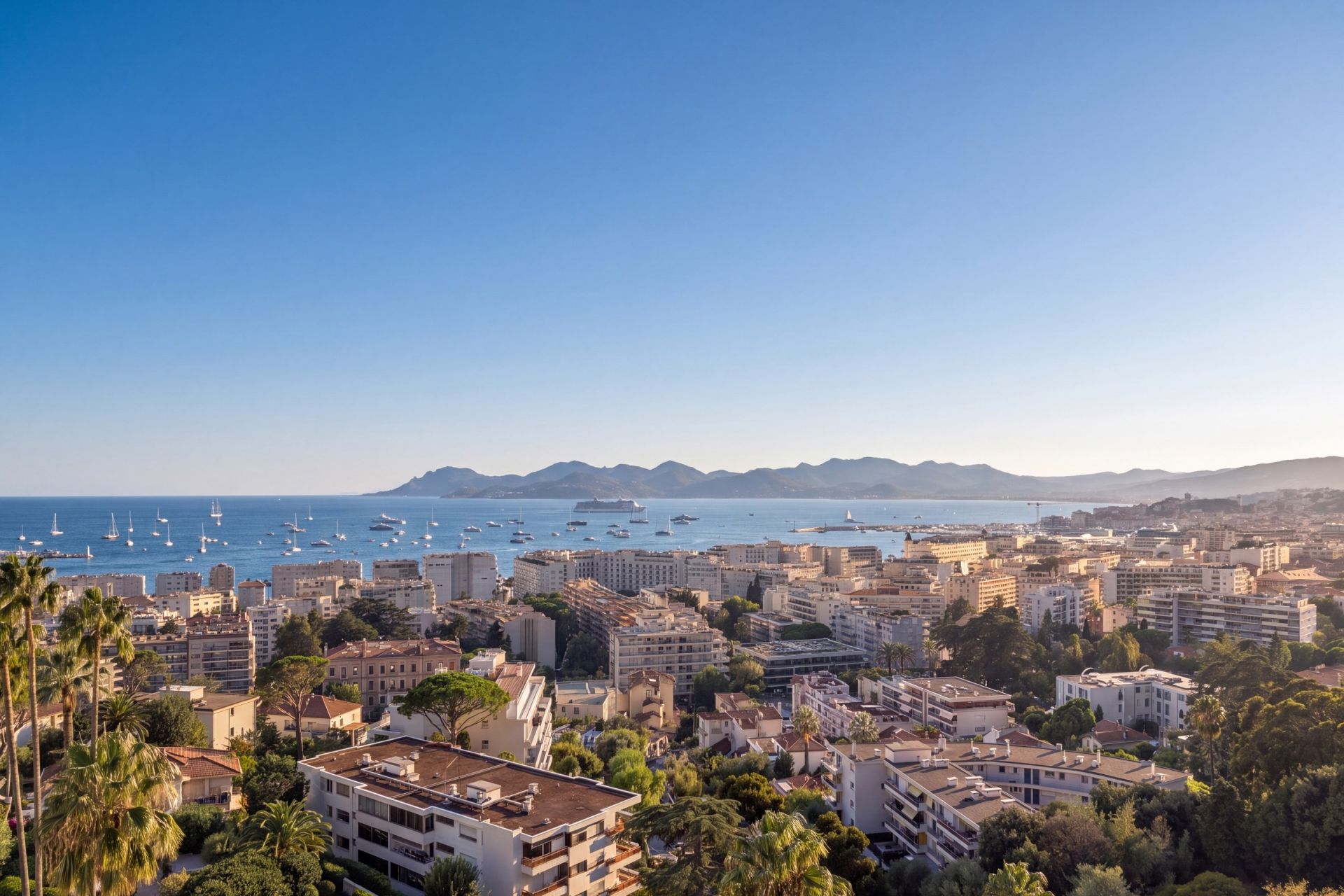 apartment 4 Rooms for sale on CANNES (06400)