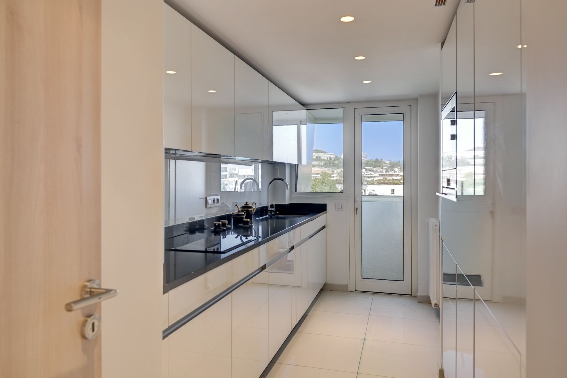 apartment 3 Rooms for sale on CANNES (06400)