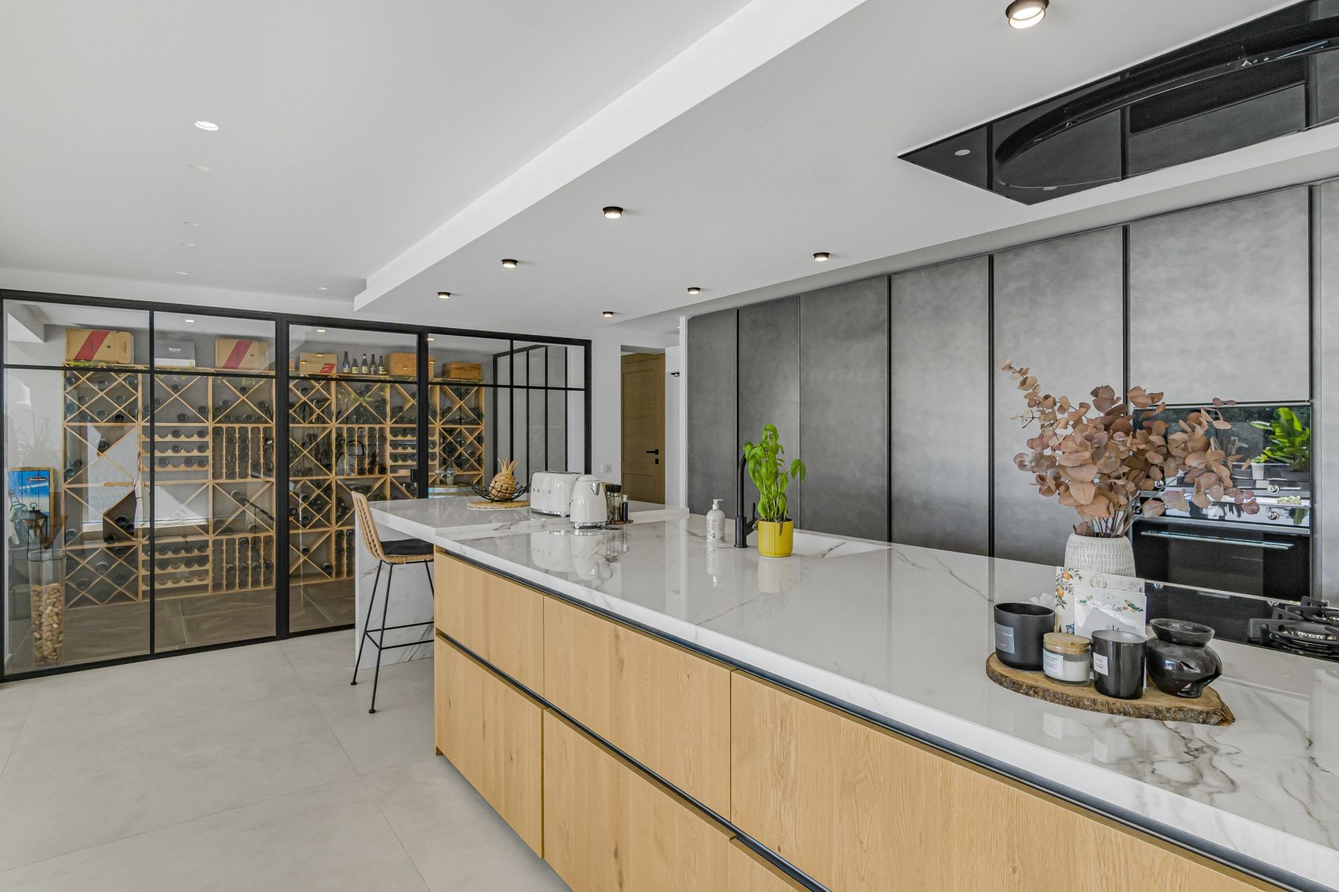 villa 8 Rooms for sale on MOUGINS (06250)