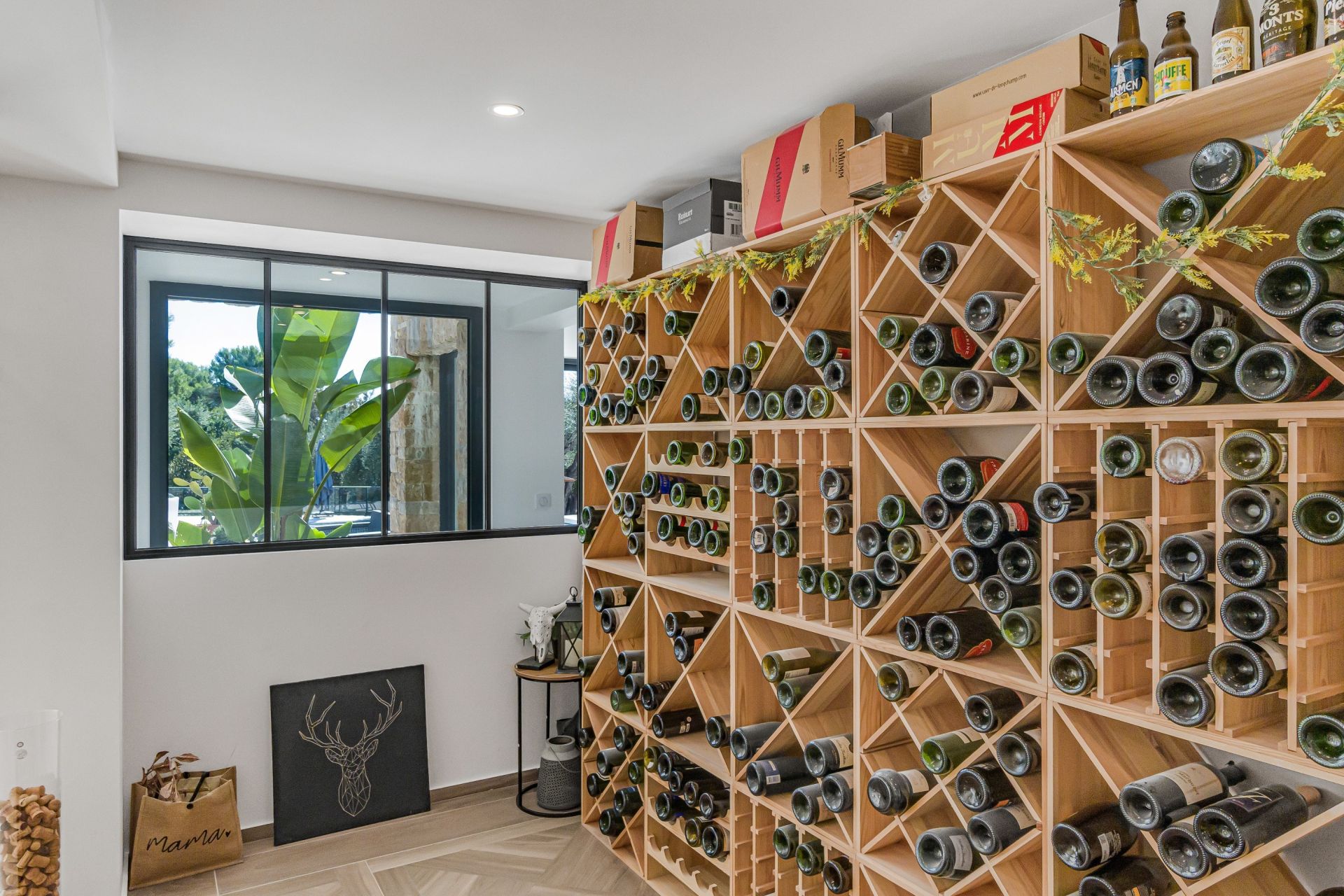 villa 8 Rooms for sale on MOUGINS (06250)