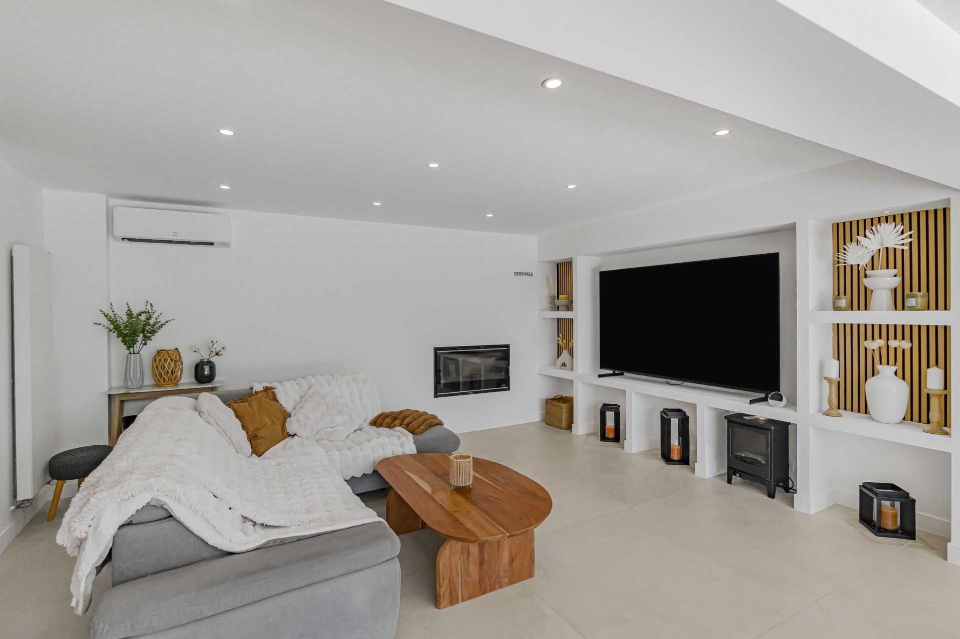 villa 8 Rooms for sale on MOUGINS (06250)