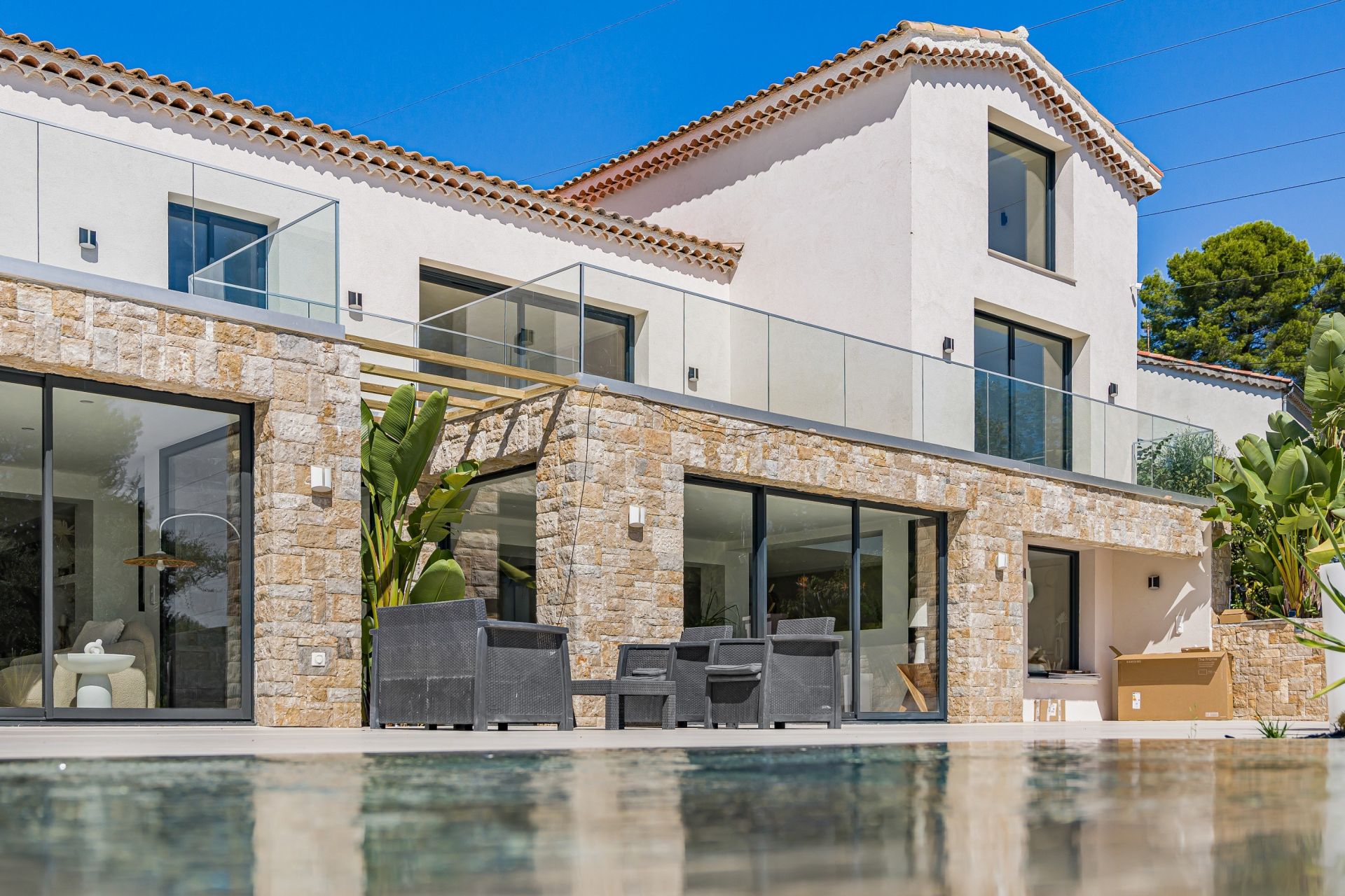 villa 8 Rooms for sale on MOUGINS (06250)