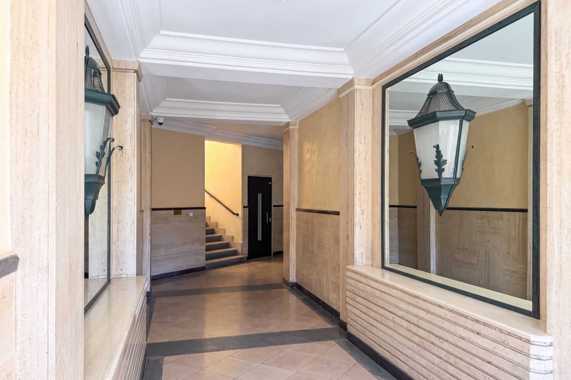 apartment 4 Rooms for sale on CANNES (06400)