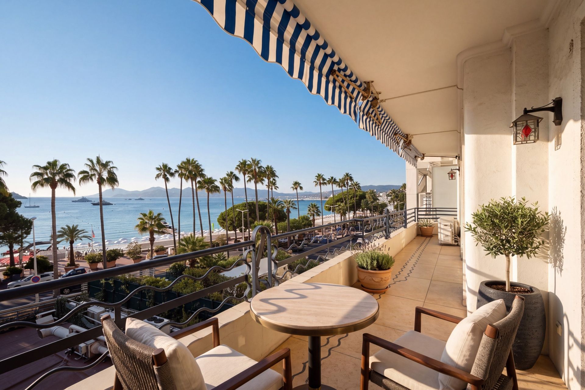 apartment 4 Rooms for sale on CANNES (06400)