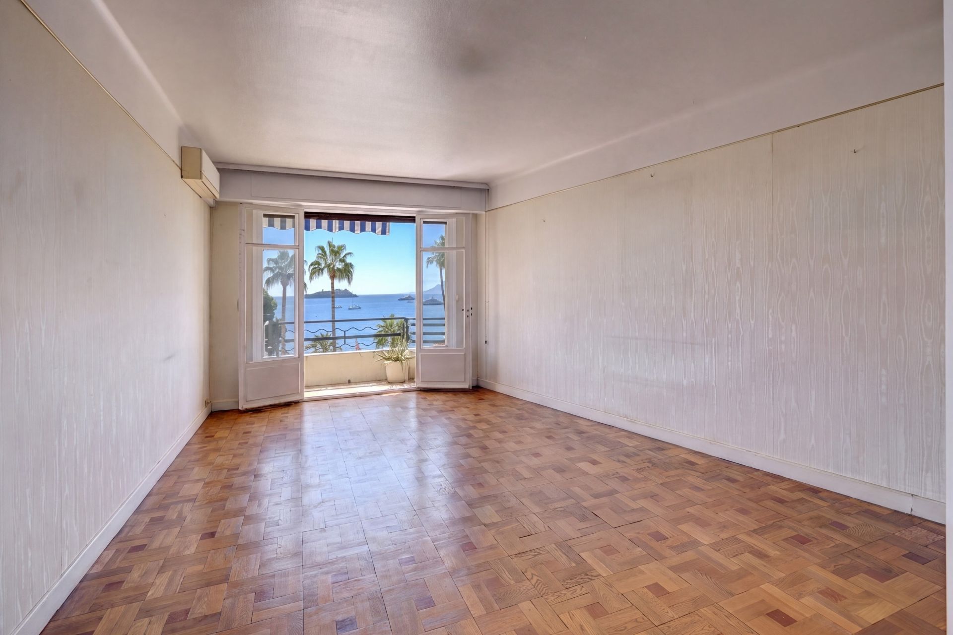 apartment 4 Rooms for sale on CANNES (06400)