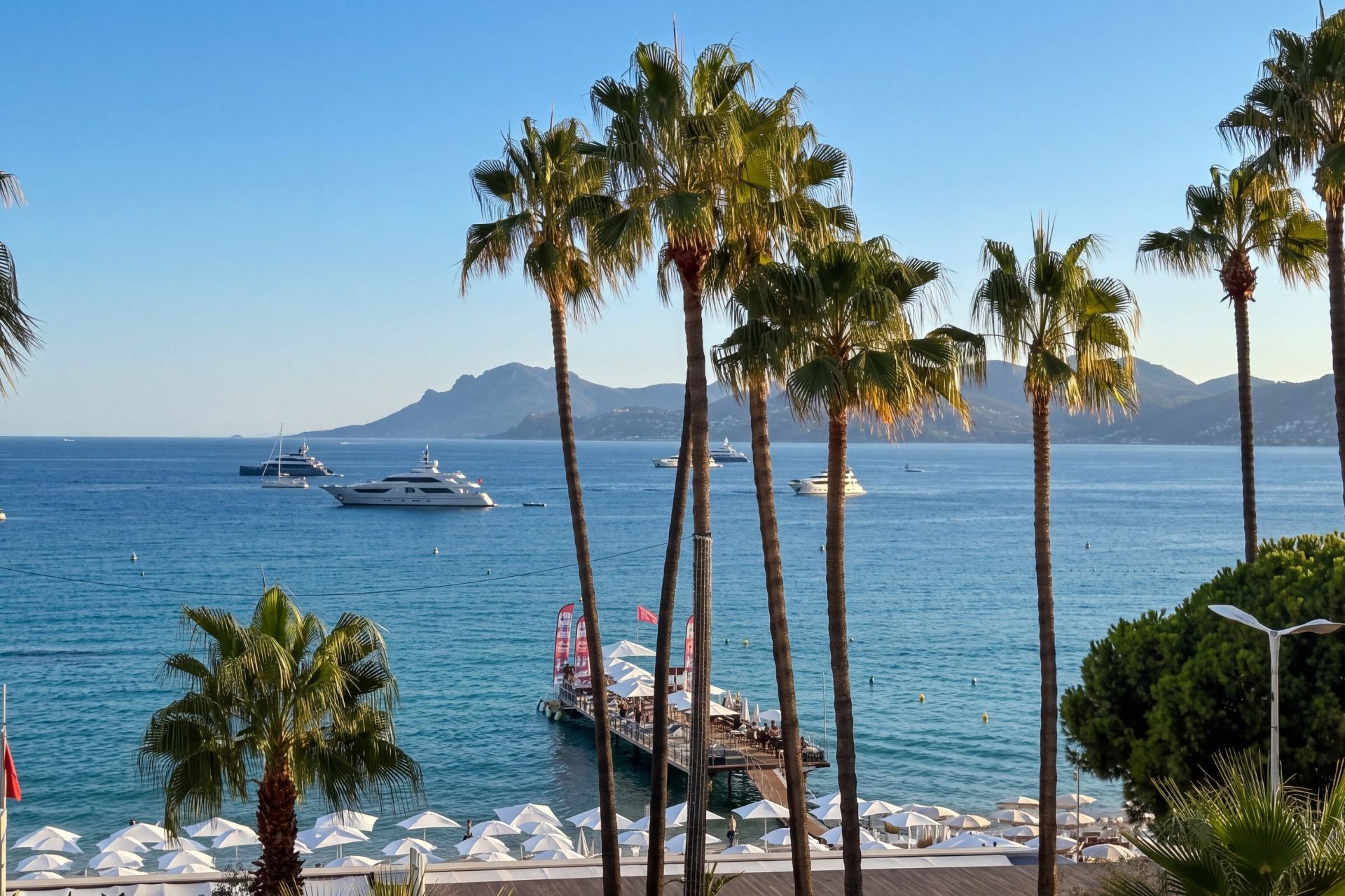 apartment 4 Rooms for sale on CANNES (06400)