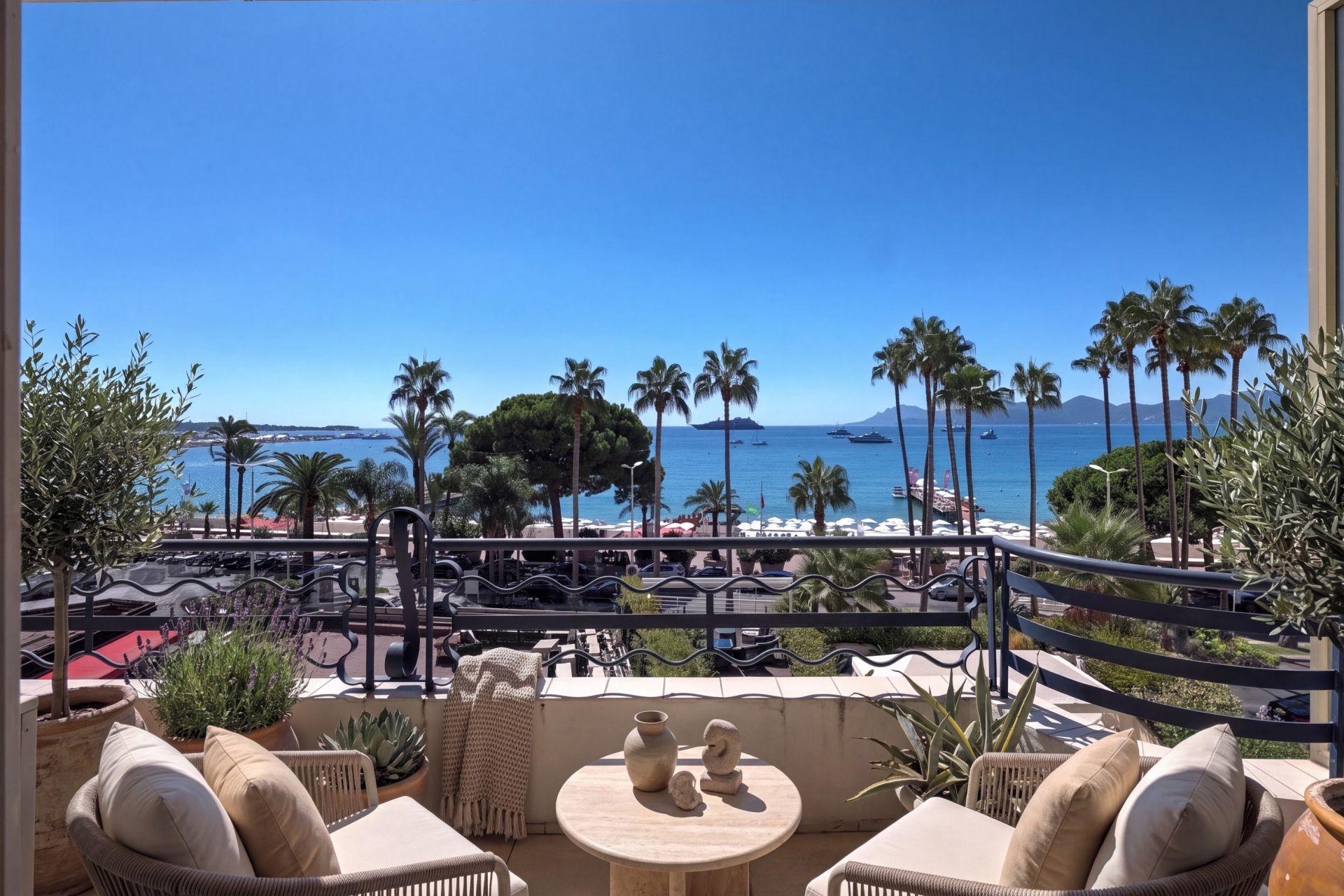 apartment 4 Rooms for sale on CANNES (06400)