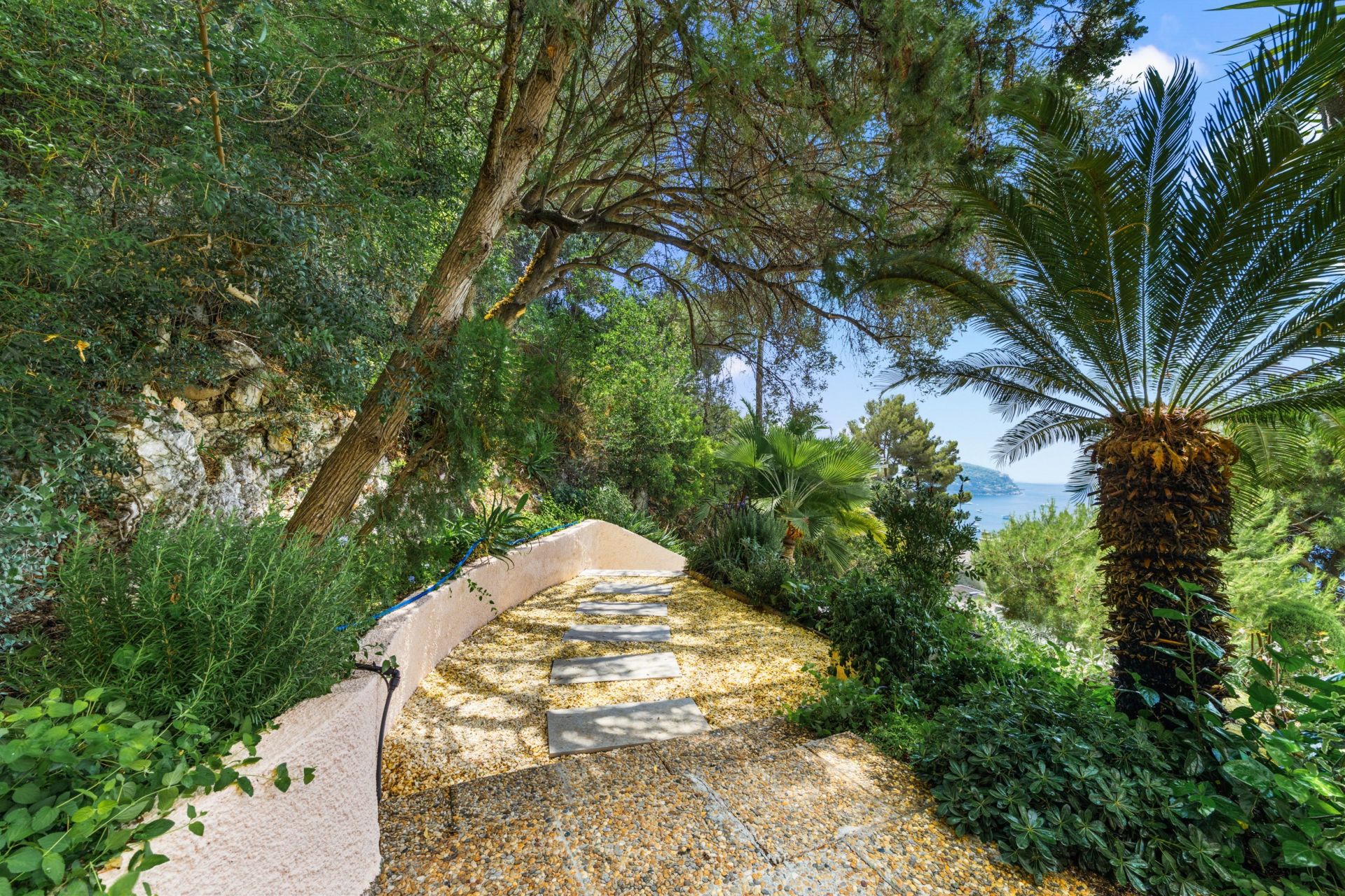 apartment 3 Rooms for sale on VILLEFRANCHE SUR MER (06230)