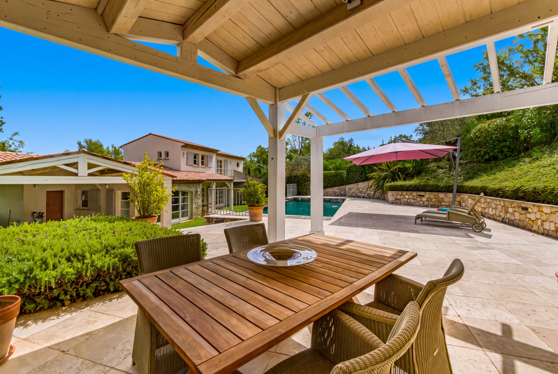 villa 4 Rooms for sale on TOURRETTES (83440)