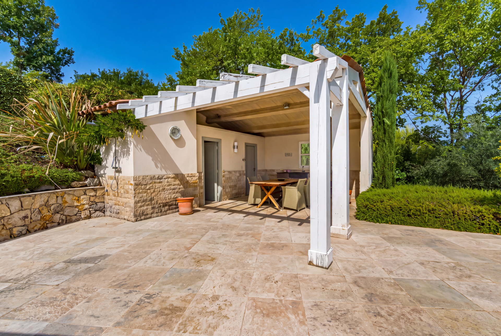 villa 4 Rooms for sale on TOURRETTES (83440)