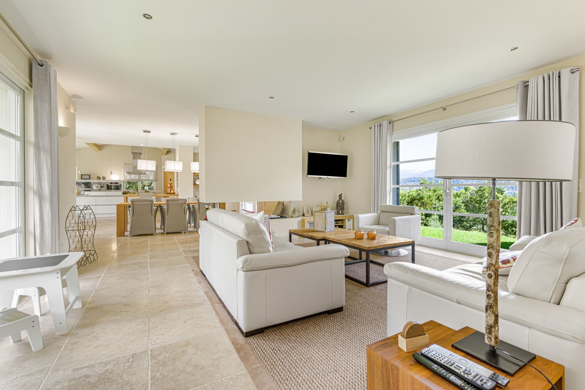 villa 4 Rooms for sale on TOURRETTES (83440)