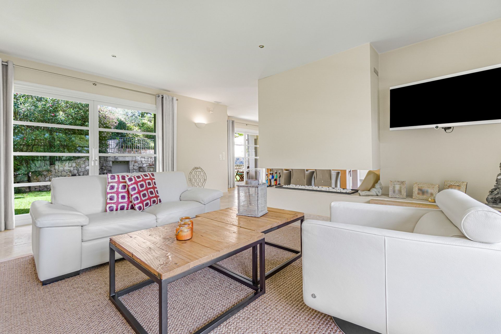 villa 4 Rooms for sale on TOURRETTES (83440)