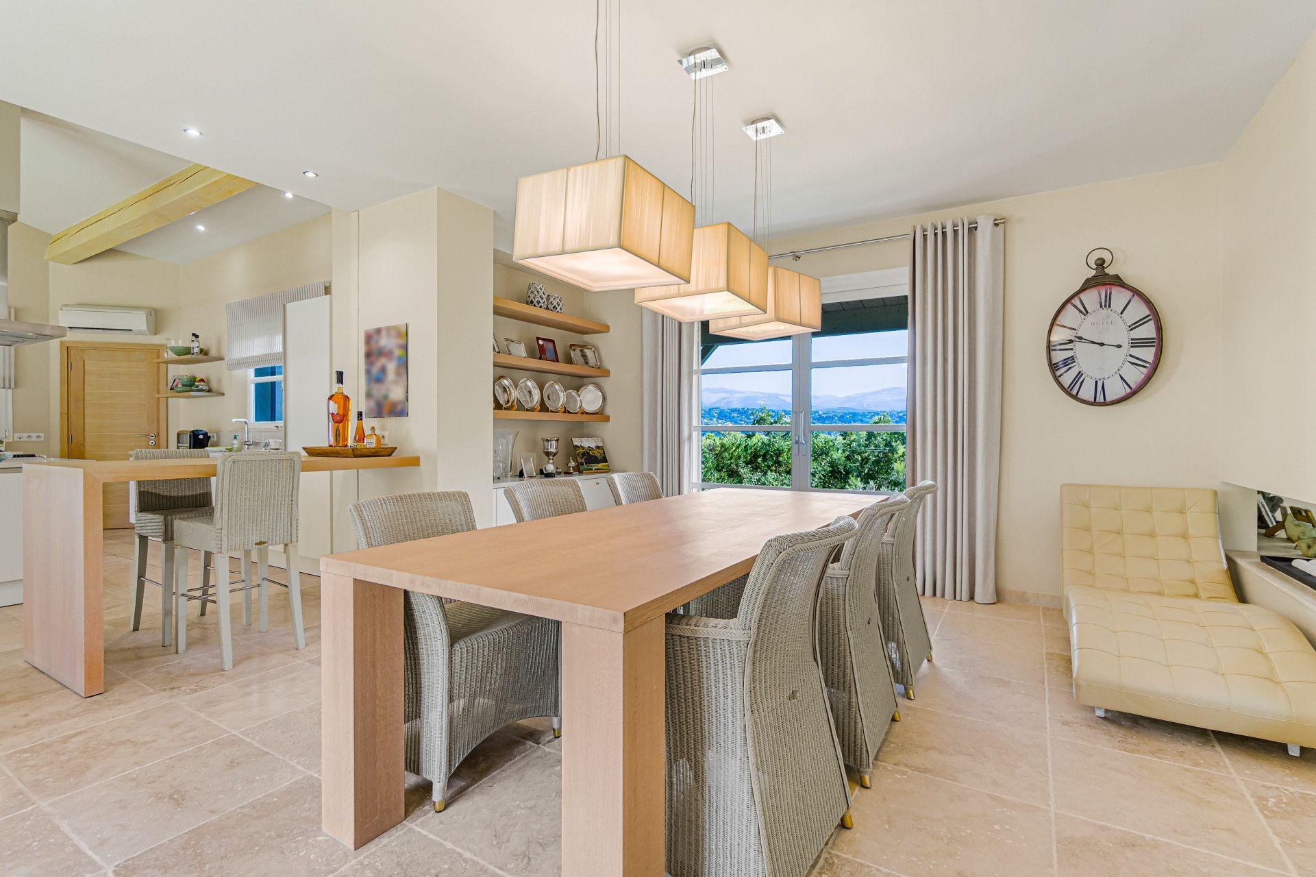 villa 4 Rooms for sale on TOURRETTES (83440)