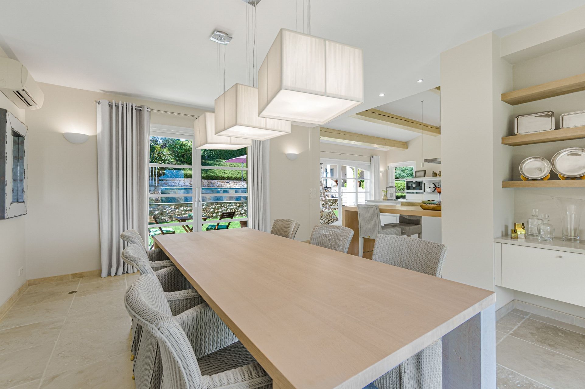villa 4 Rooms for sale on TOURRETTES (83440)