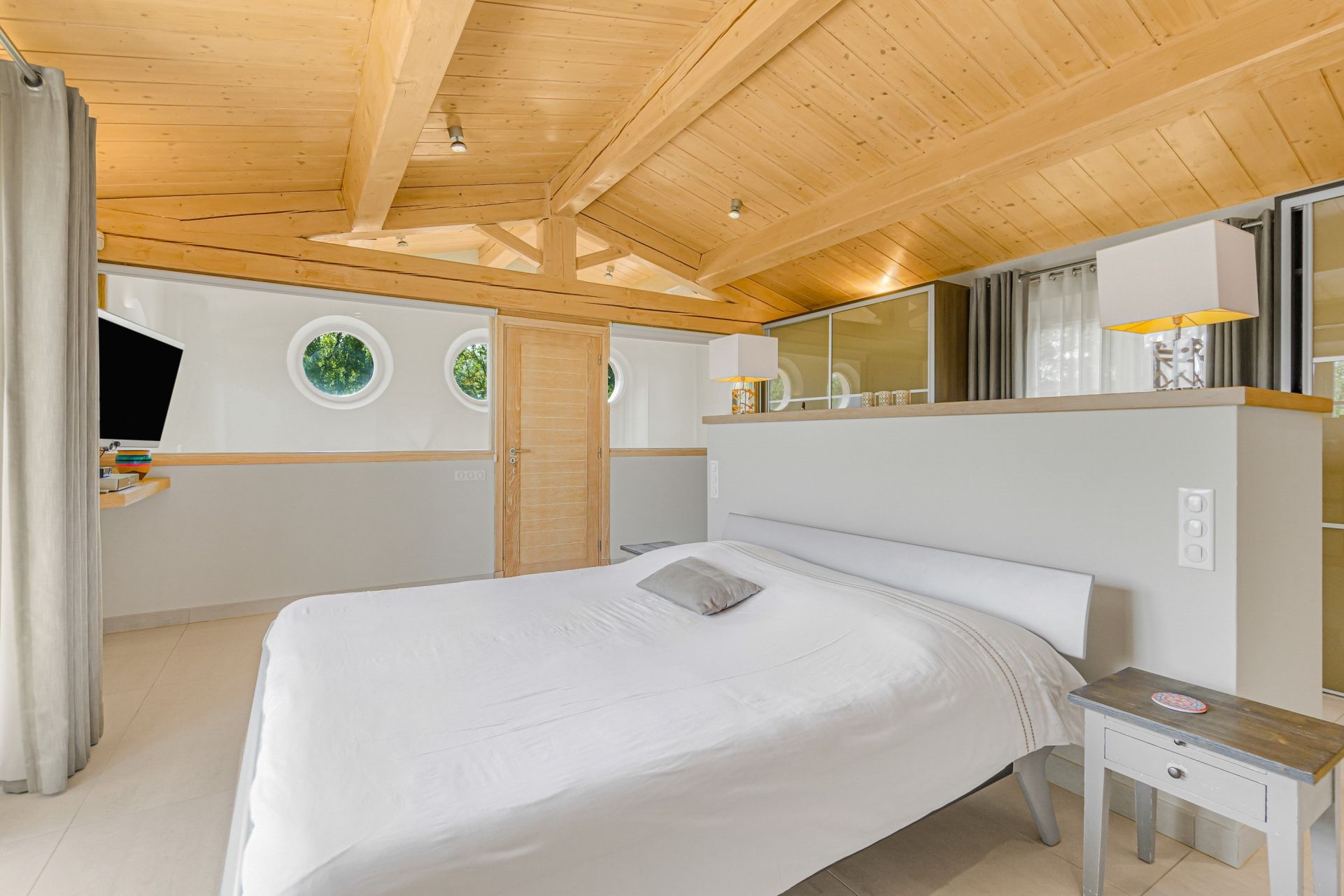 villa 4 Rooms for sale on TOURRETTES (83440)