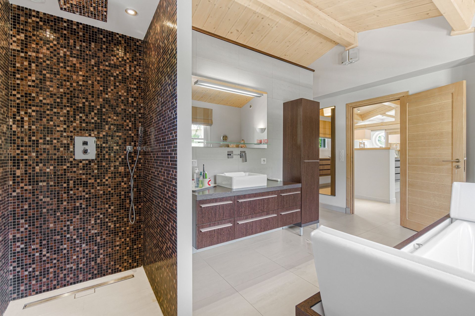 villa 4 Rooms for sale on TOURRETTES (83440)