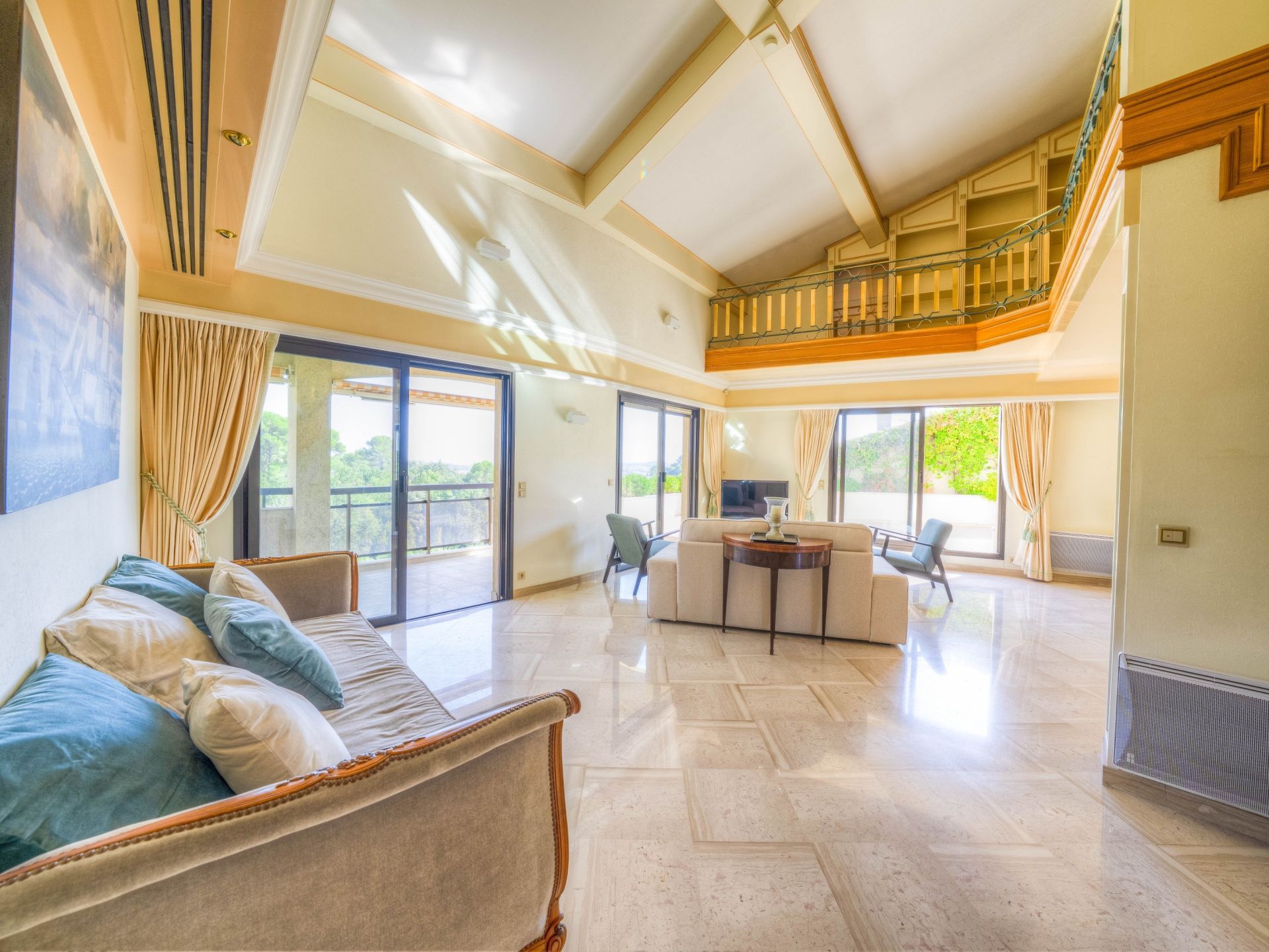 apartment 4 Rooms for sale on MOUGINS (06250)