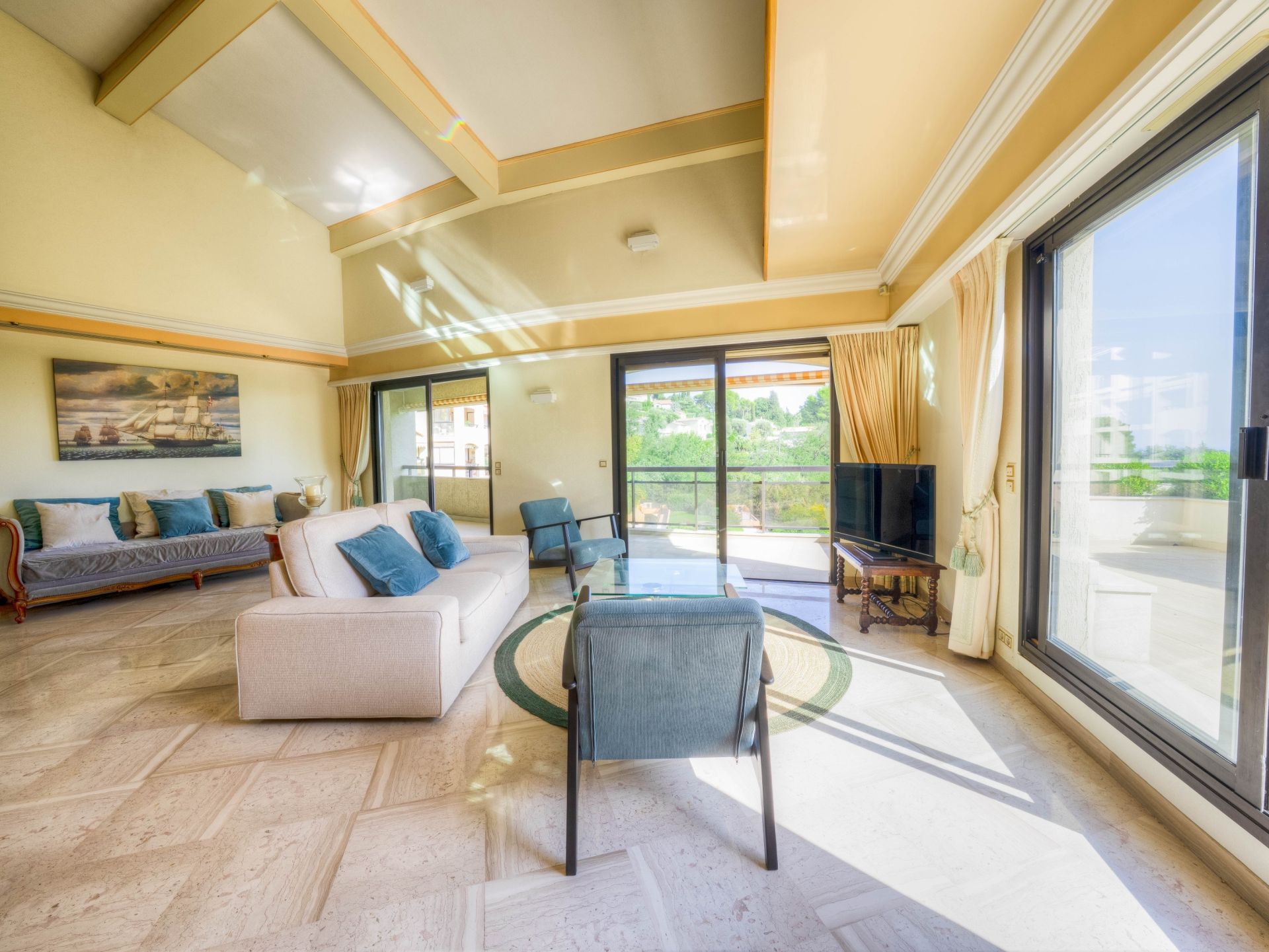 apartment 4 Rooms for sale on MOUGINS (06250)