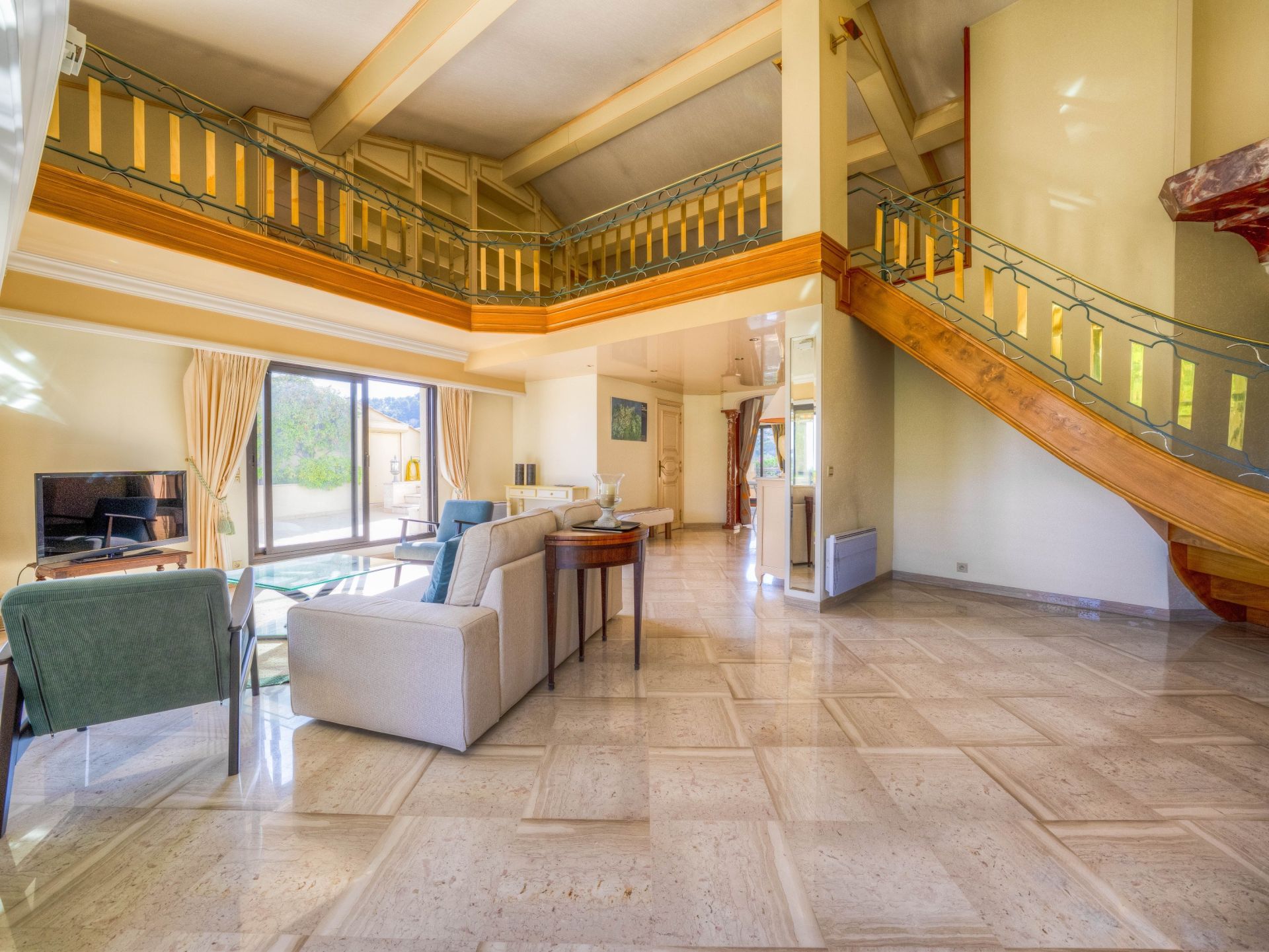 apartment 4 Rooms for sale on MOUGINS (06250)
