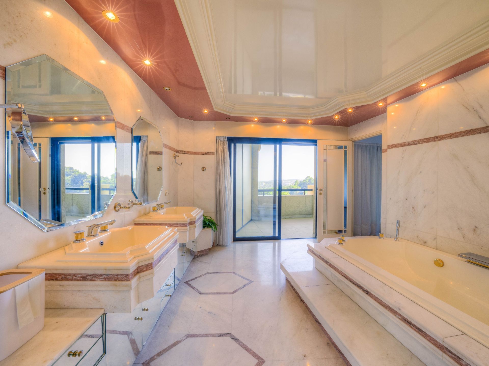 apartment 4 Rooms for sale on MOUGINS (06250)