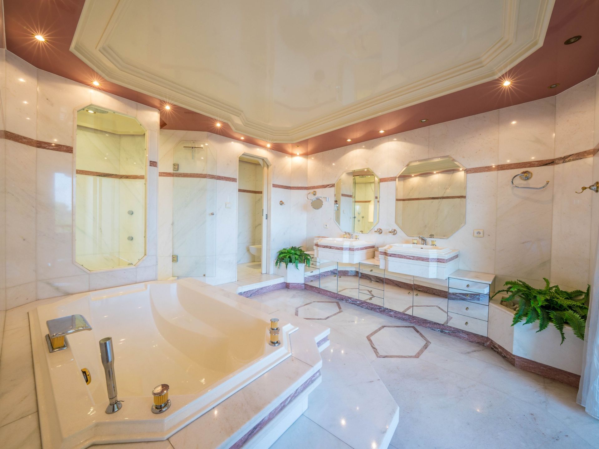 apartment 4 Rooms for sale on MOUGINS (06250)
