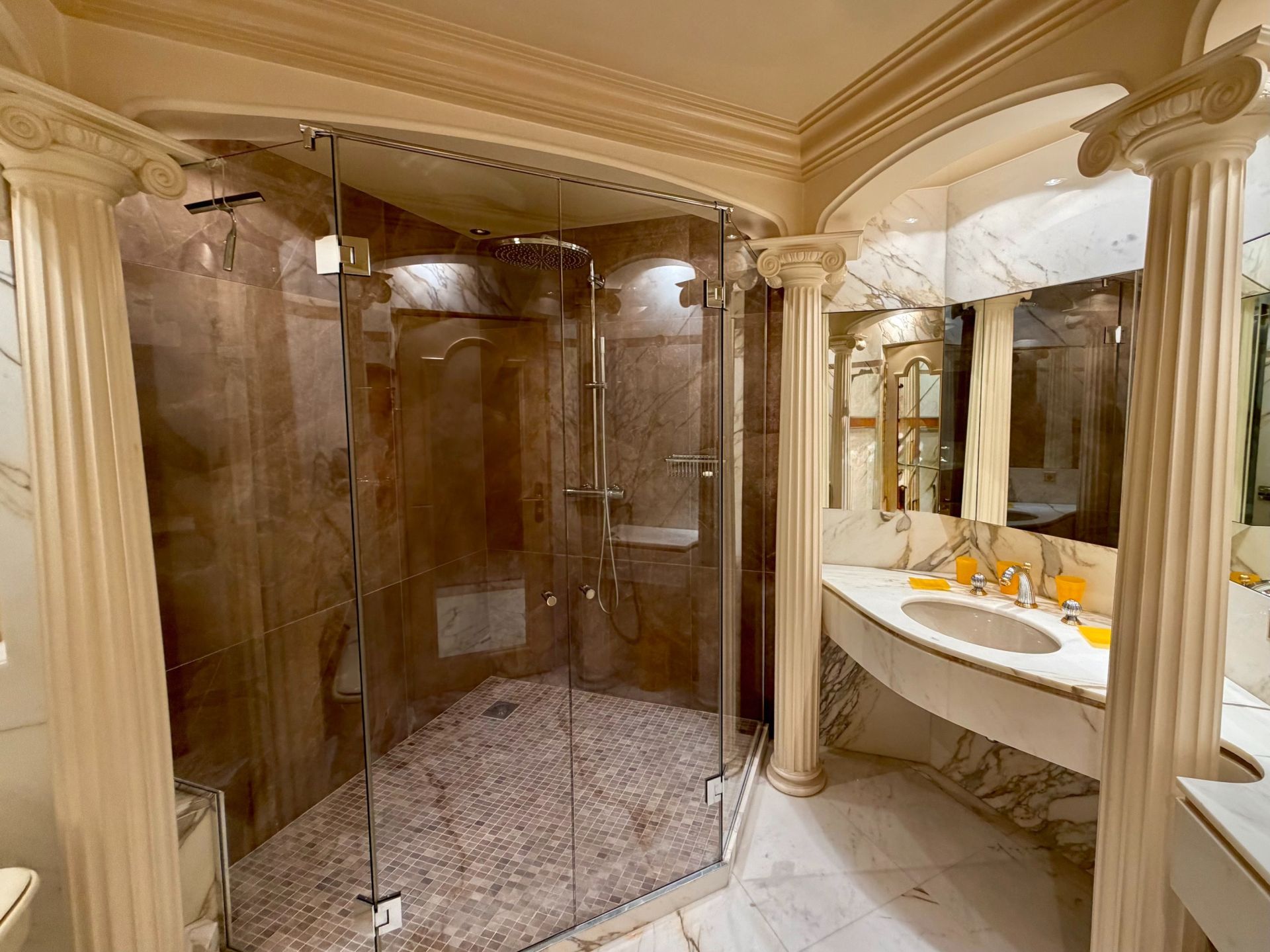 apartment 4 Rooms for sale on MOUGINS (06250)