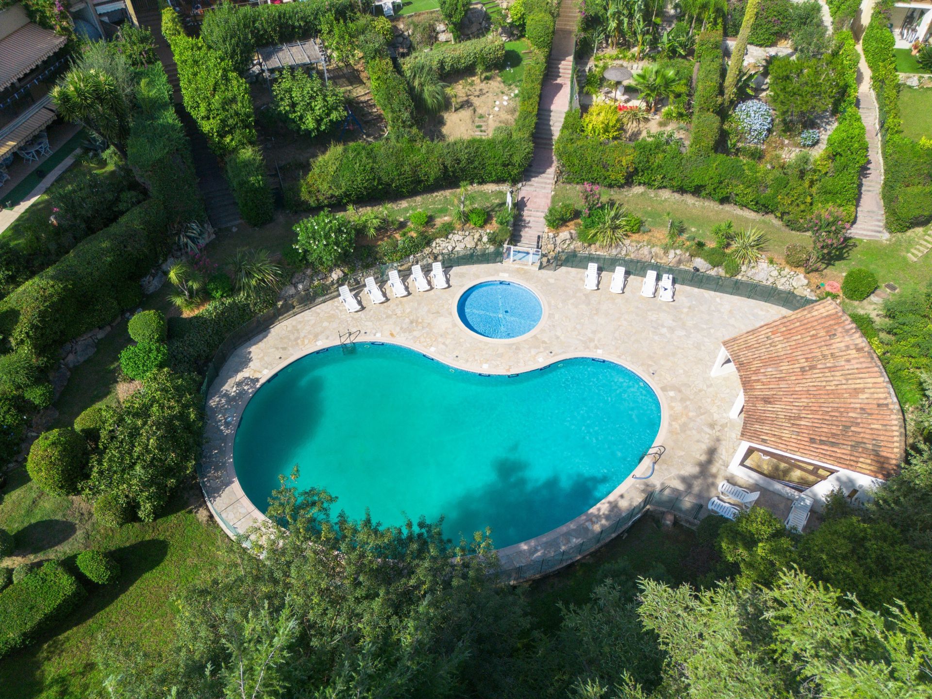 apartment 4 Rooms for sale on MOUGINS (06250)