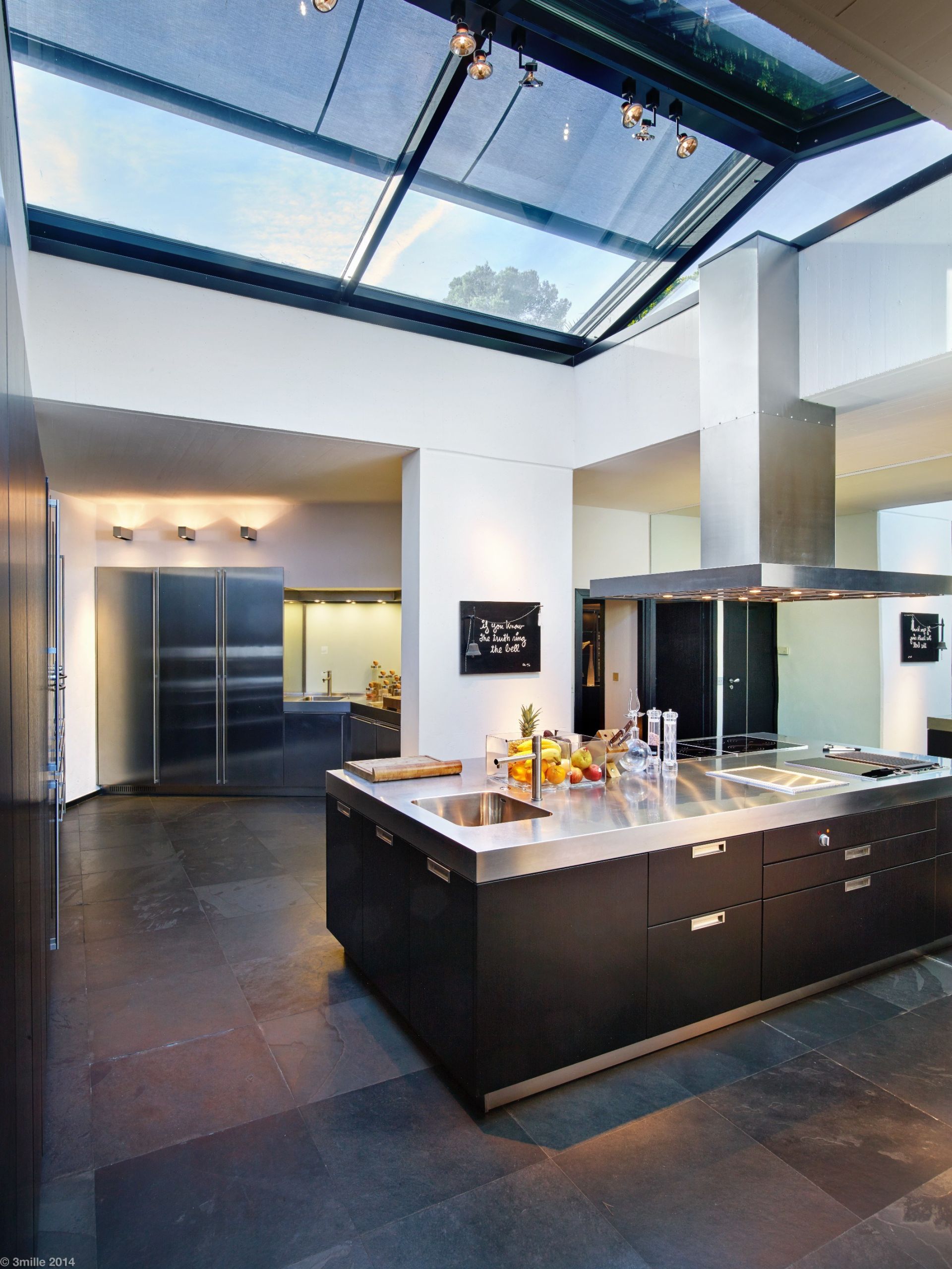 contemporary house 12 Rooms for sale on ST PAUL DE VENCE (06570)