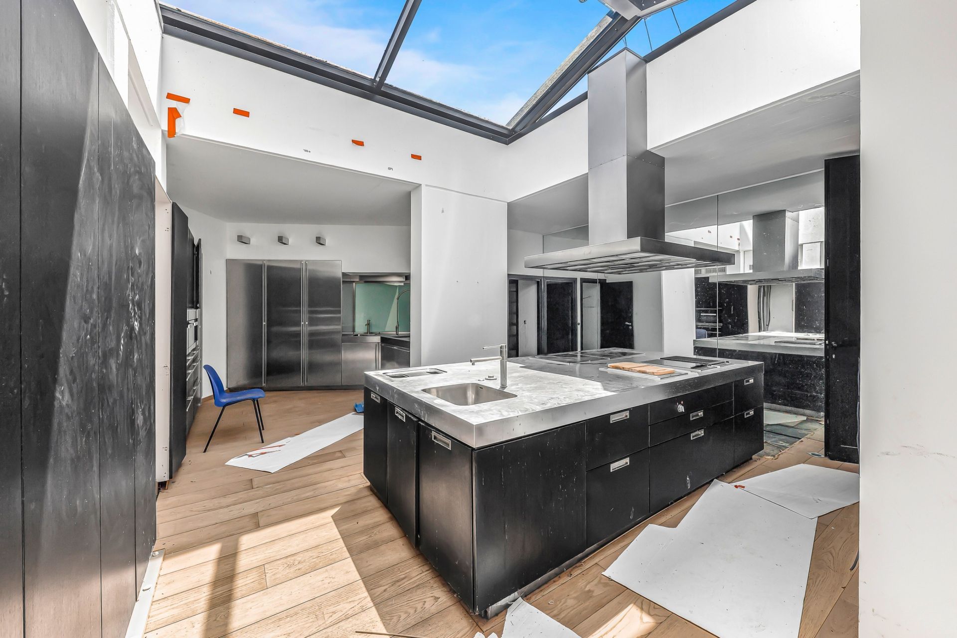 contemporary house 12 Rooms for sale on ST PAUL DE VENCE (06570)
