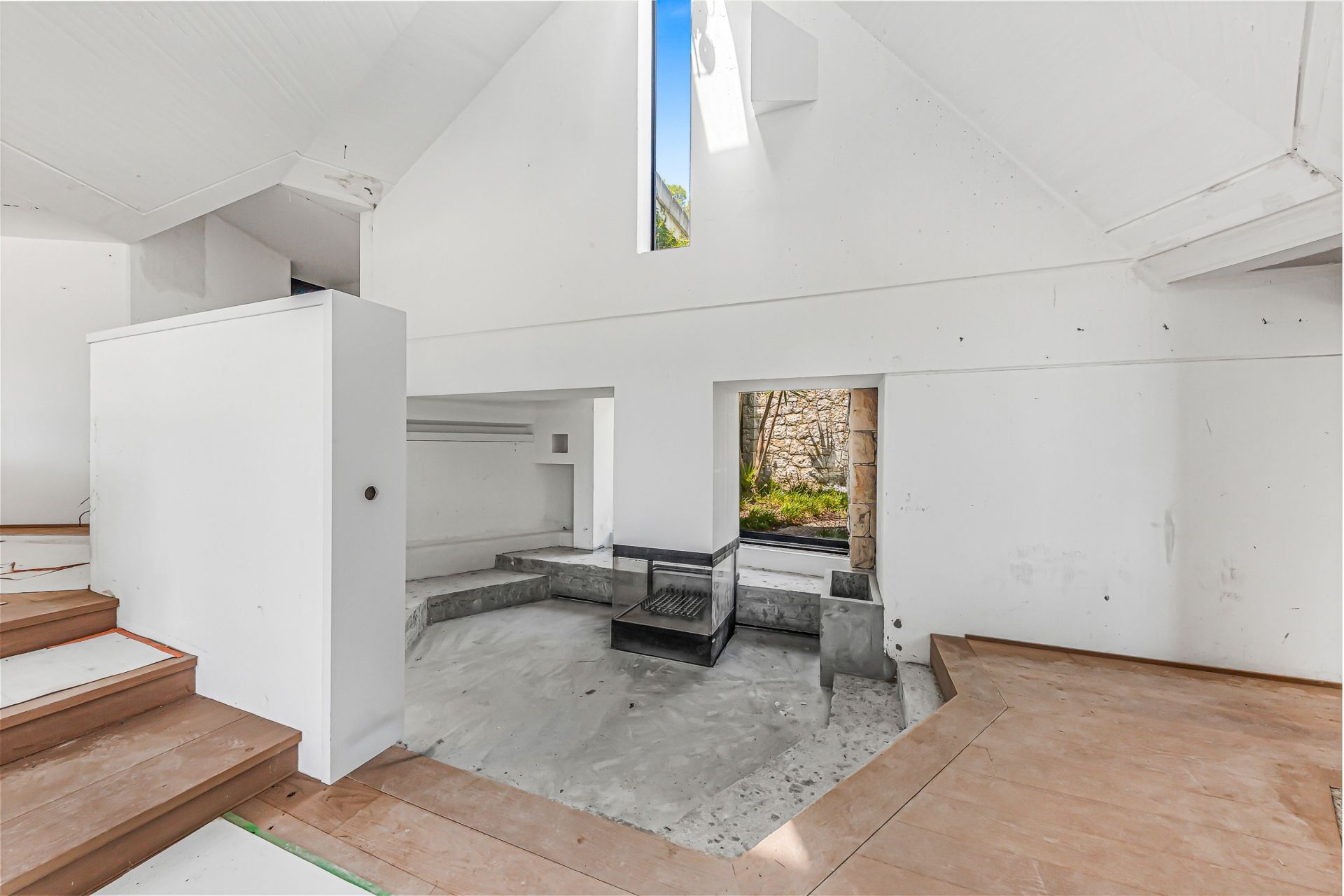 contemporary house 12 Rooms for sale on ST PAUL DE VENCE (06570)