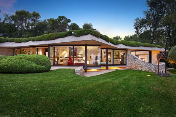 Sale Contemporary house Saint-Paul-de-Vence 12&nbsp;Rooms 700&nbsp;m²
