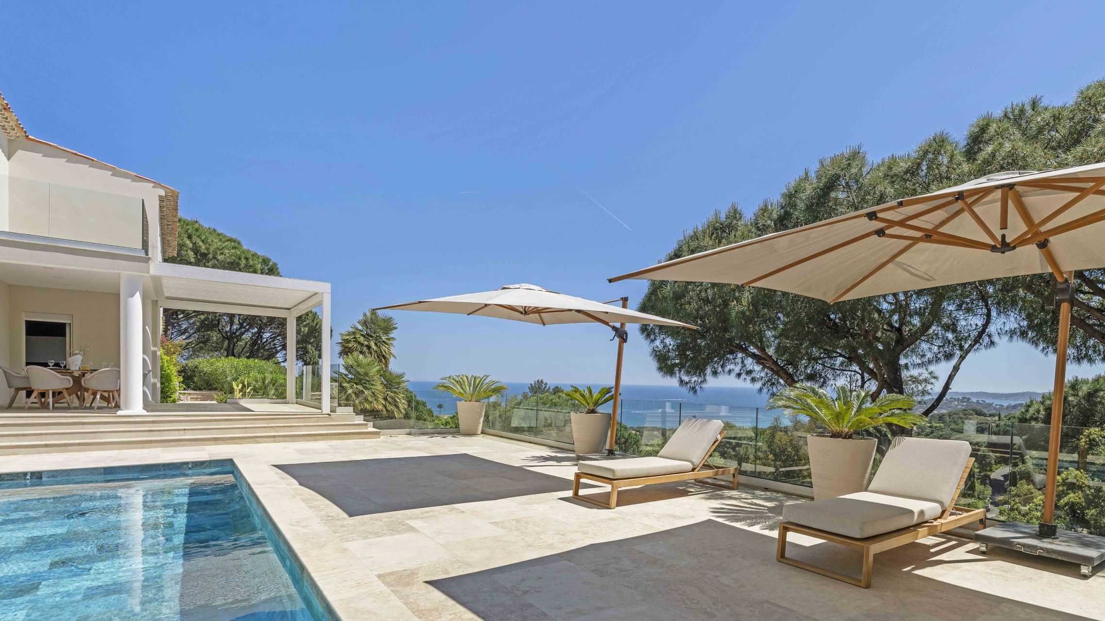 villa 7 Rooms for sale on STE MAXIME (83120)