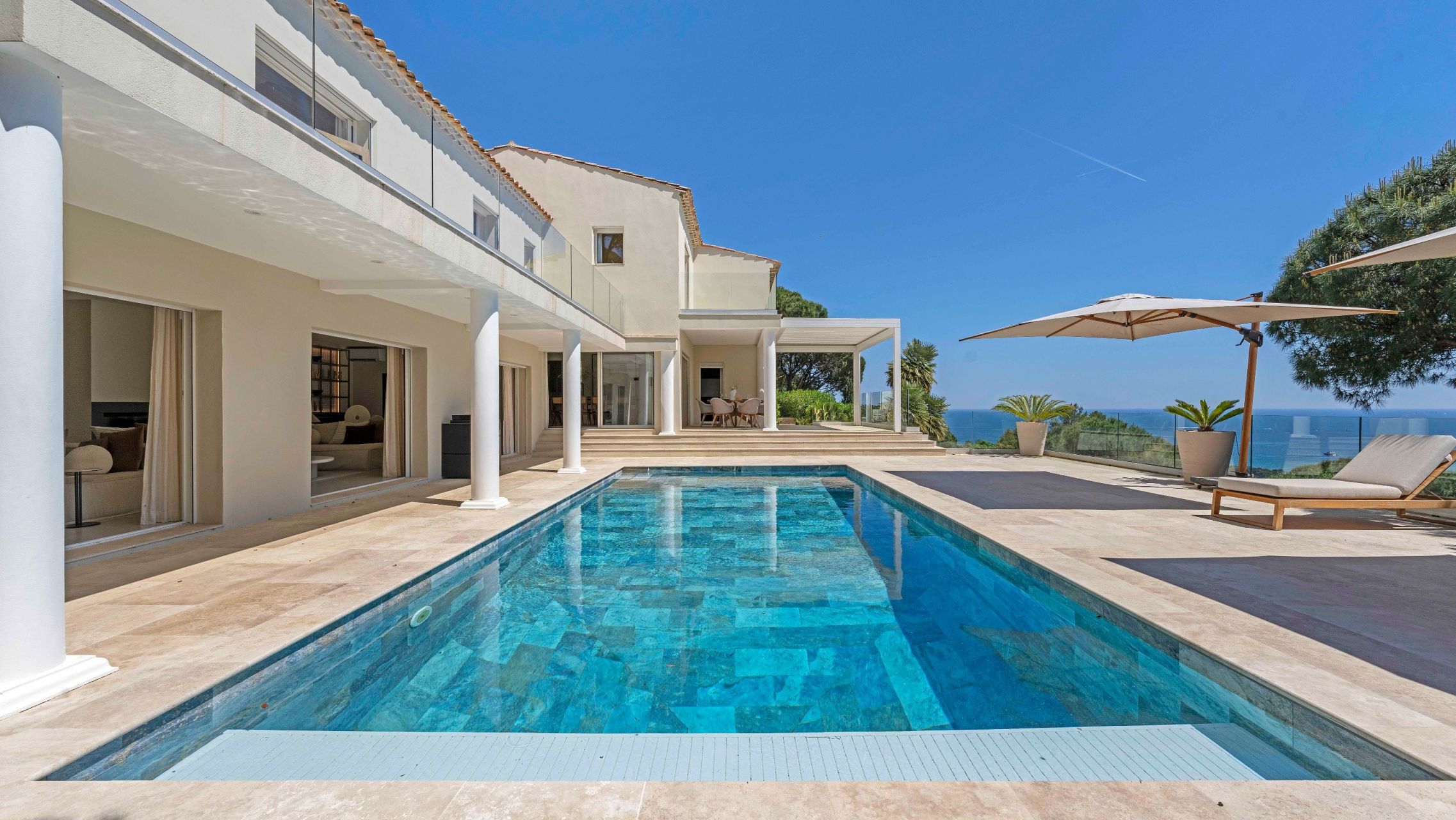 villa 7 Rooms for sale on STE MAXIME (83120)