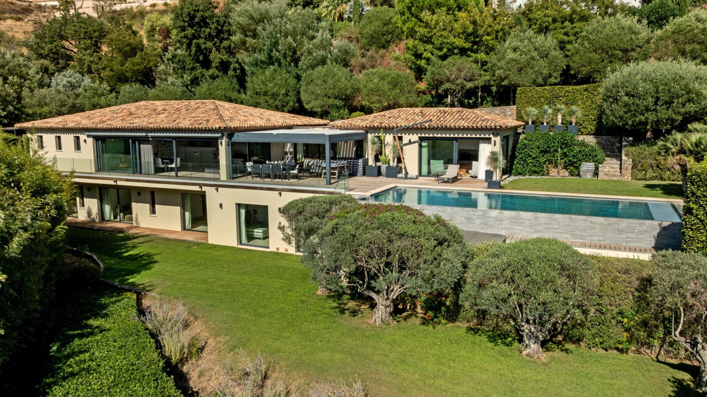 contemporary house 9 Rooms for sale on GRIMAUD (83310)
