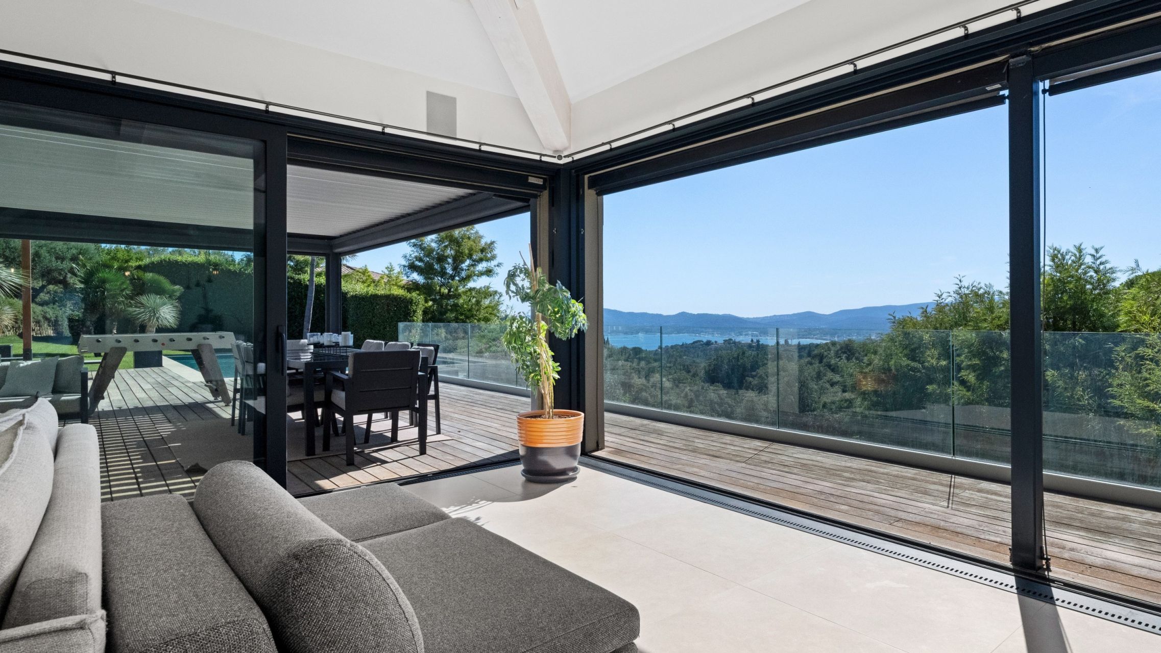 contemporary house 9 Rooms for sale on GRIMAUD (83310)