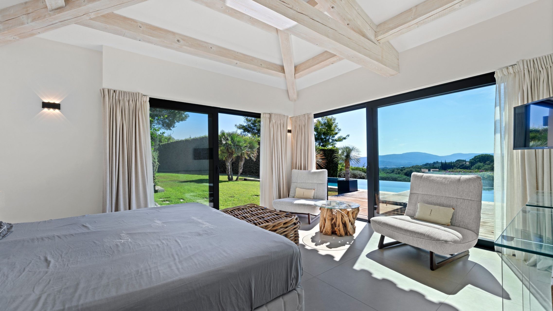 contemporary house 9 Rooms for sale on GRIMAUD (83310)