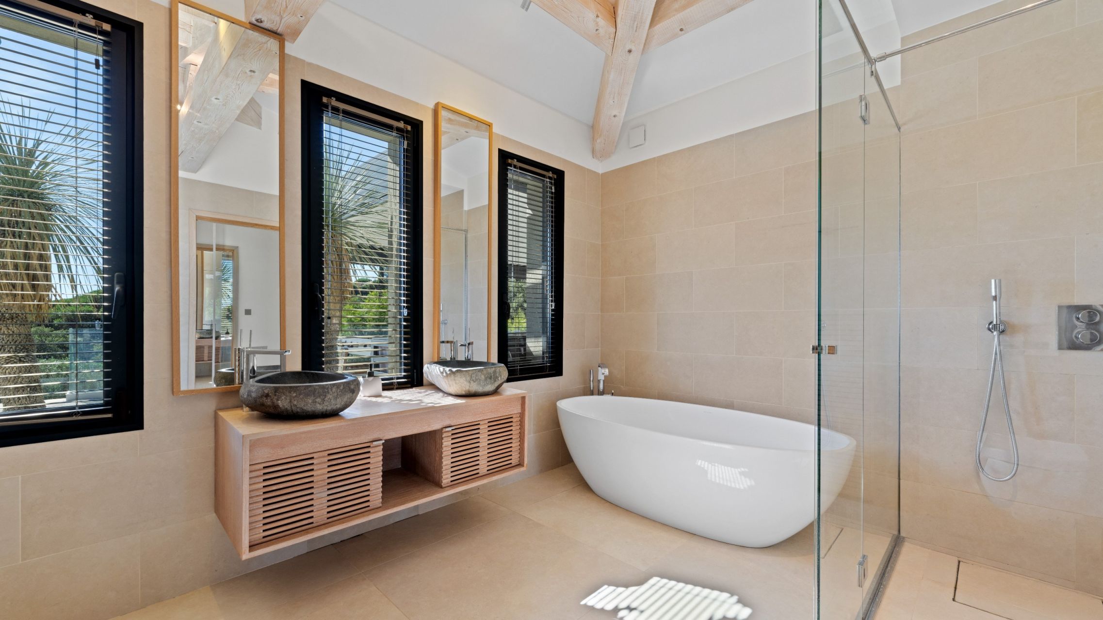 contemporary house 9 Rooms for sale on GRIMAUD (83310)