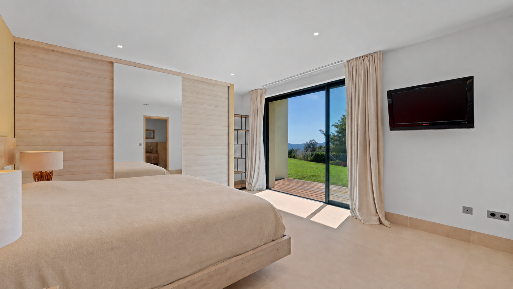 contemporary house 9 Rooms for sale on GRIMAUD (83310)