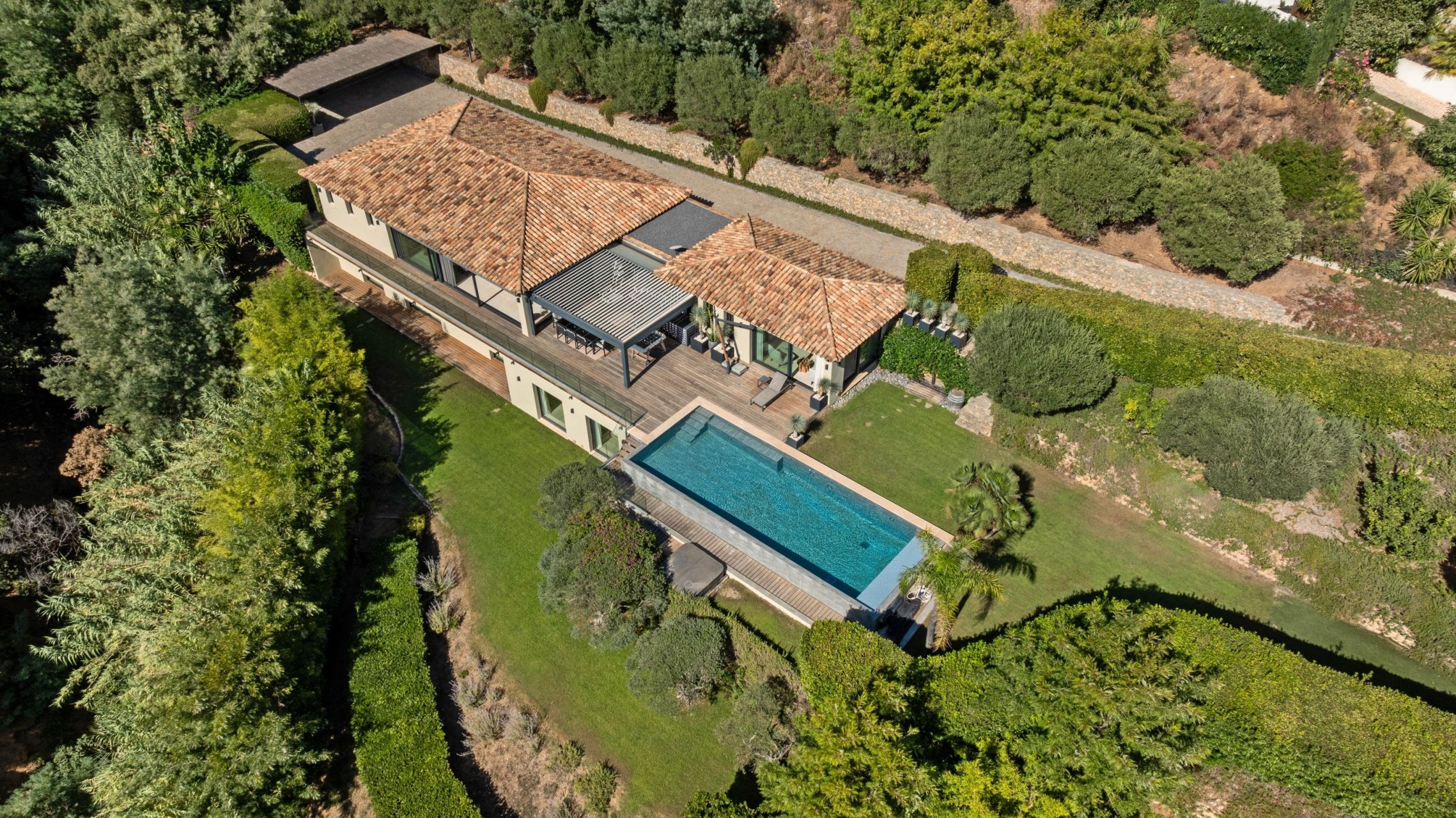 maison contemporaine 9 Pièces en vente sur GRIMAUD (83310)