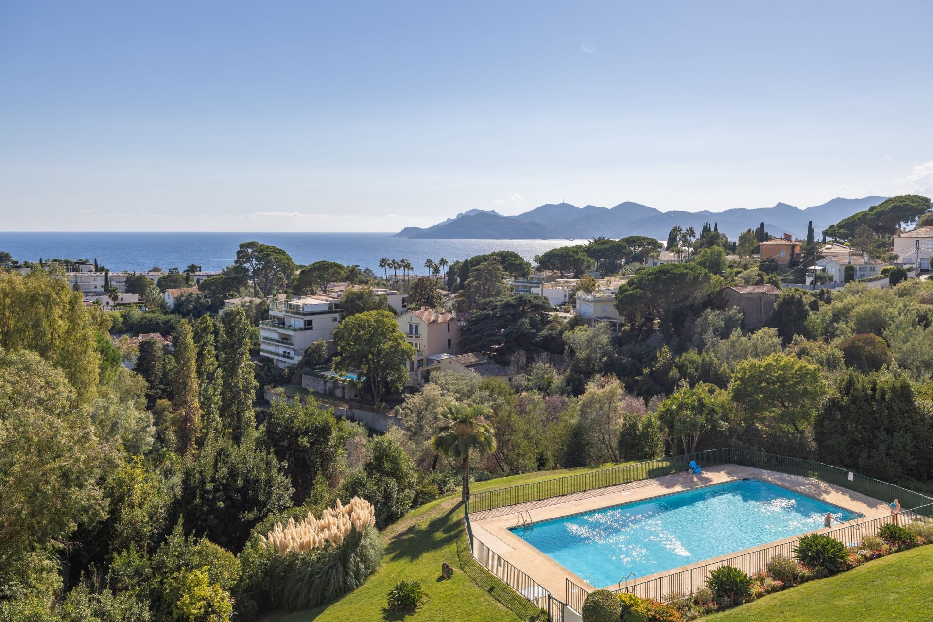 apartment 3 Rooms for sale on CANNES (06400)