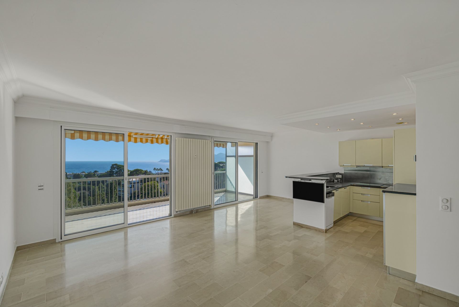 apartment 3 Rooms for sale on CANNES (06400)